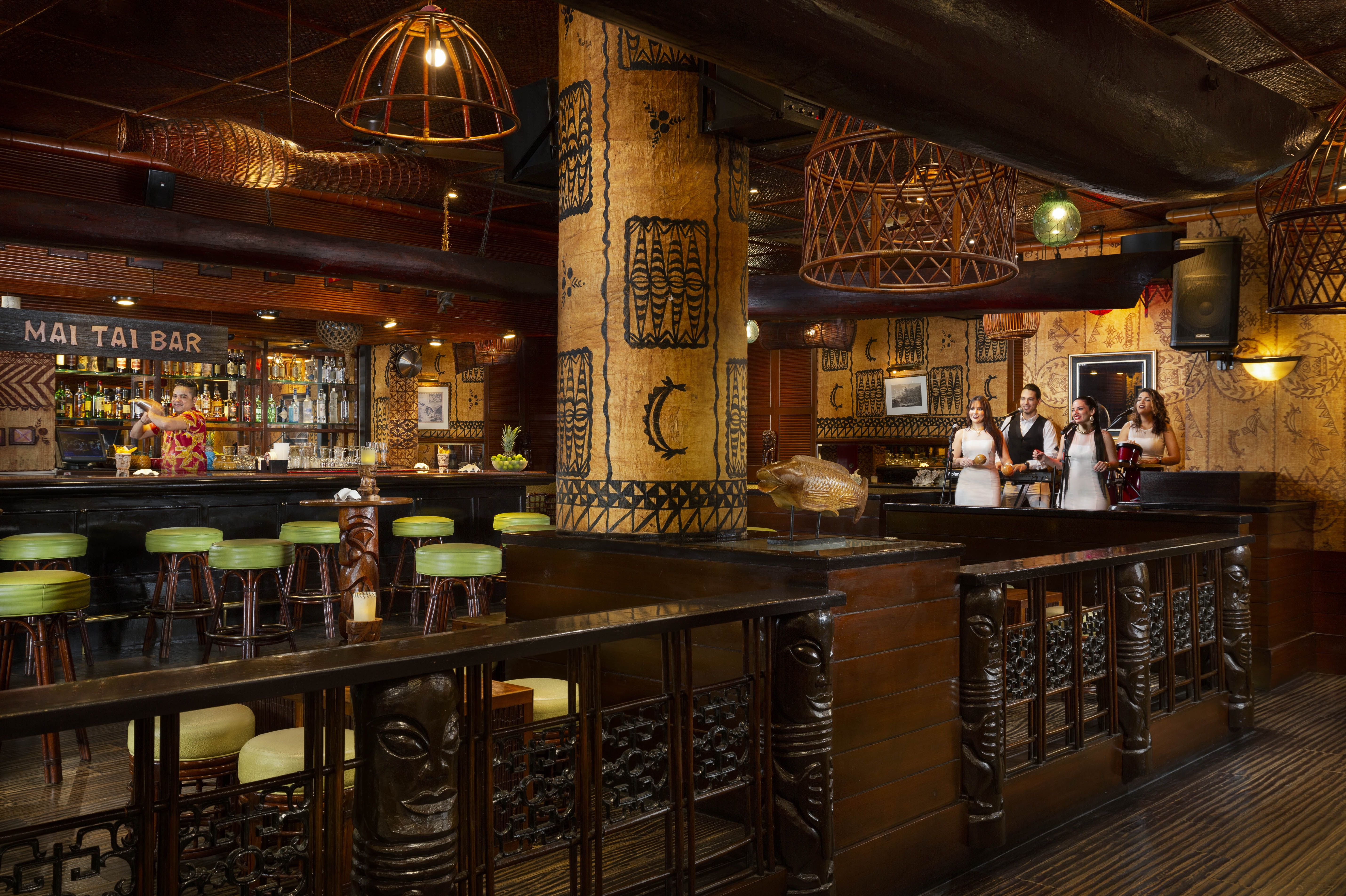 MAIN BAR