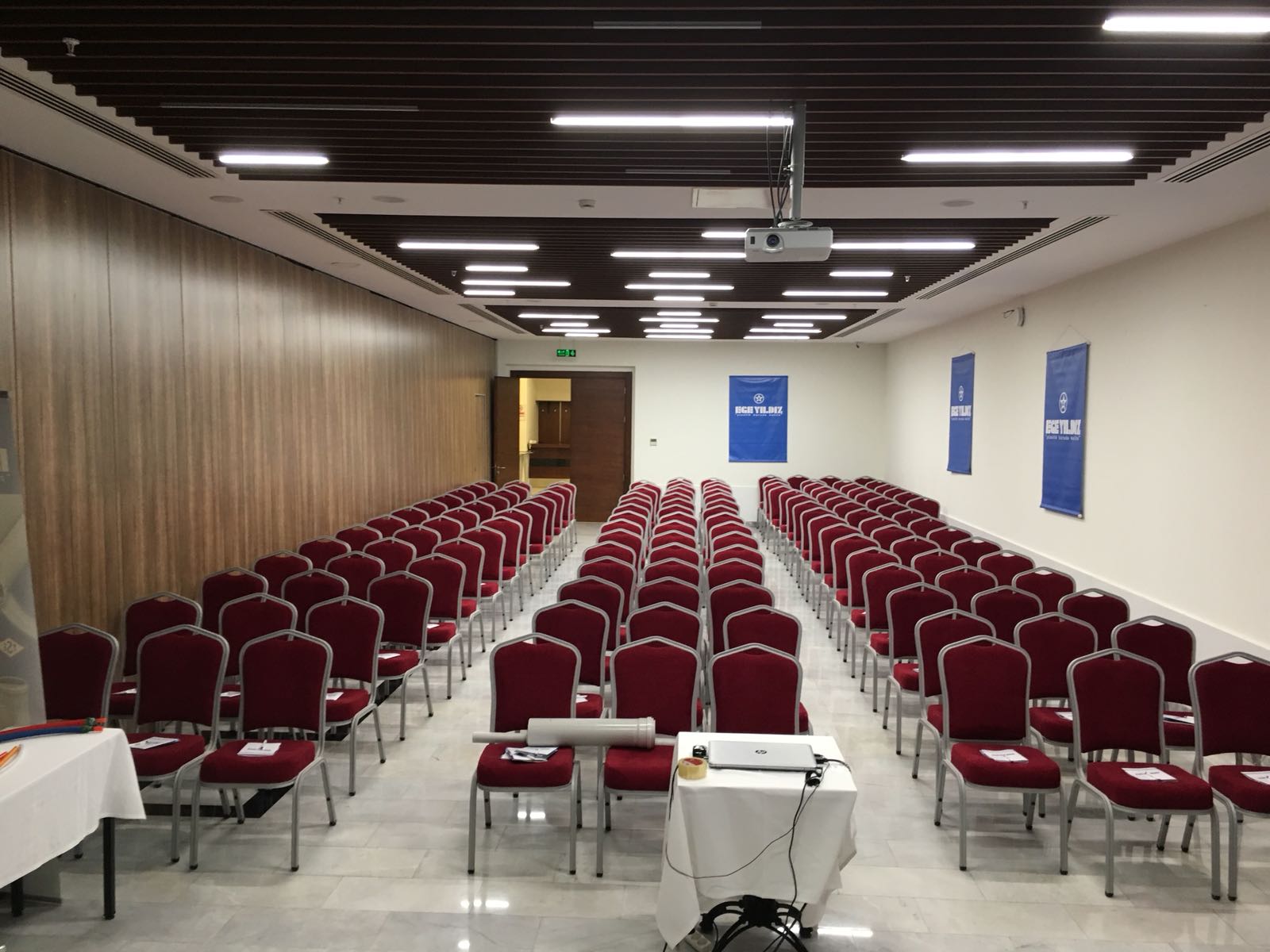 MICE (servicii de organizare de întâlniri, conferințe, alte evenimente)