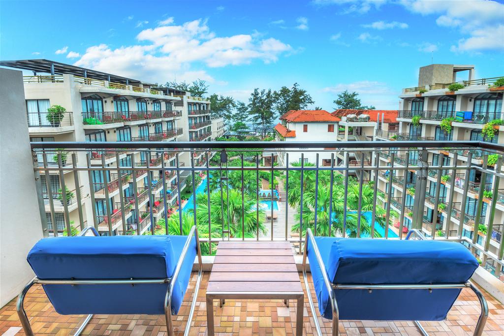 Deluxe Pool View