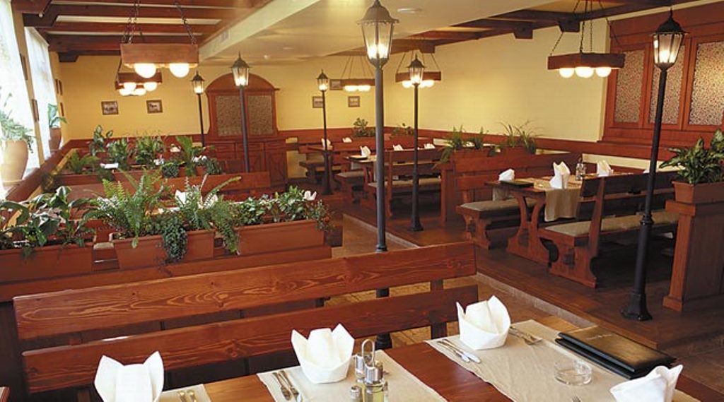 MAIN RESTAURANT