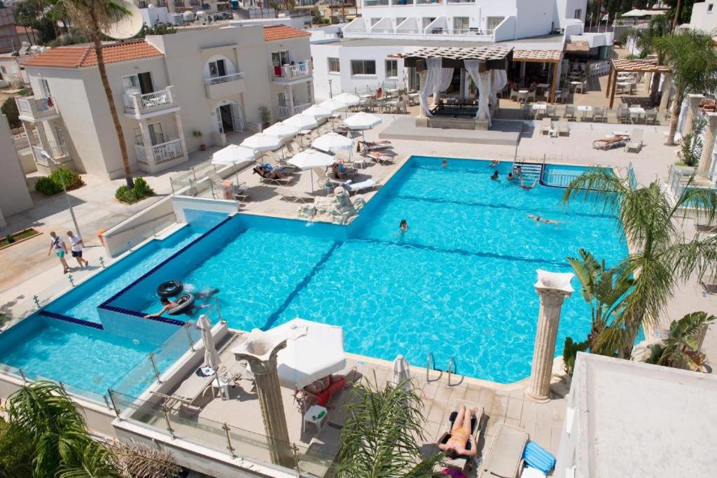 Piscina deschisă