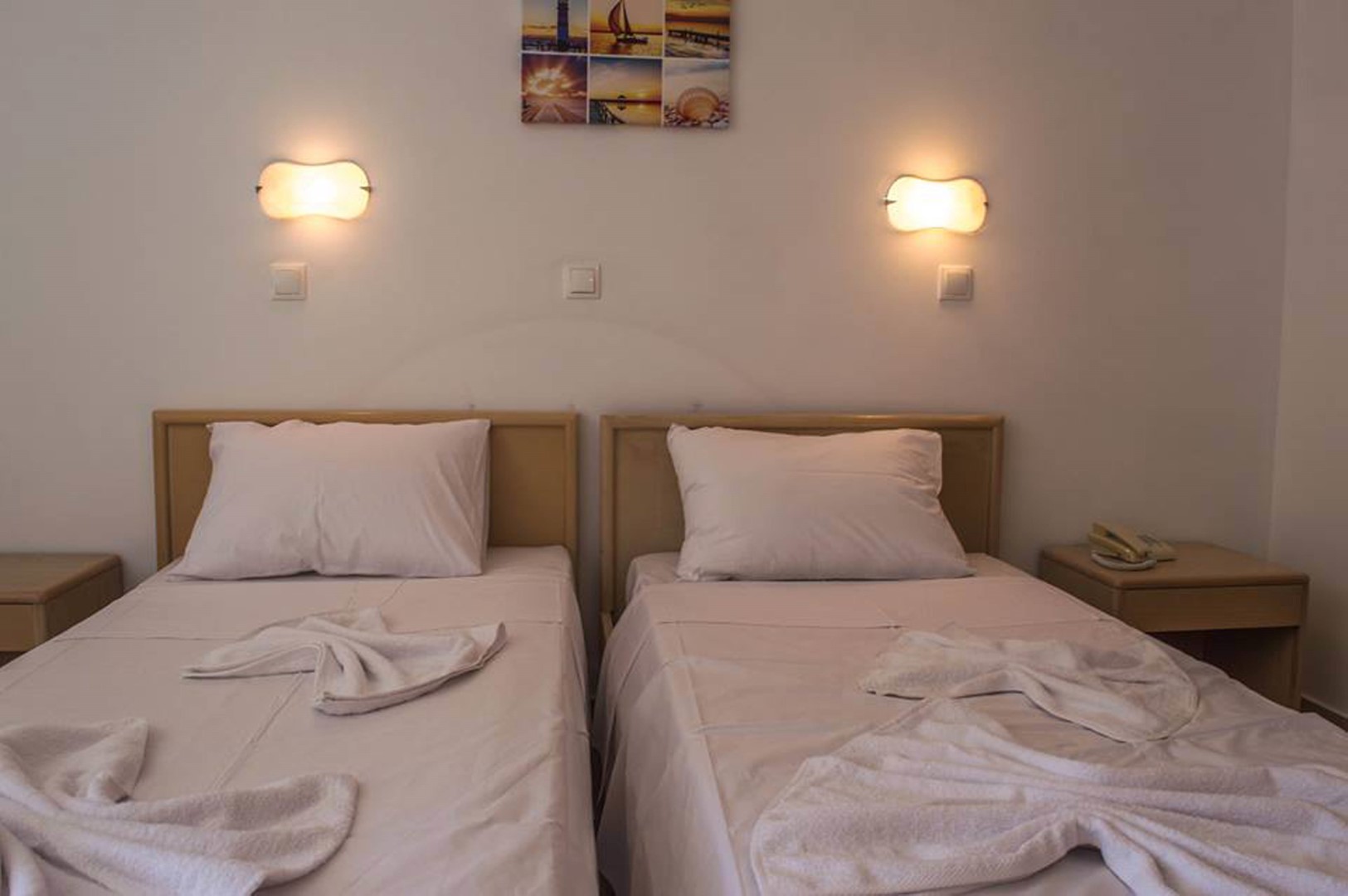 DOUBLE ROOM
