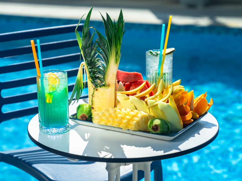 Swim Up Room with Terrace