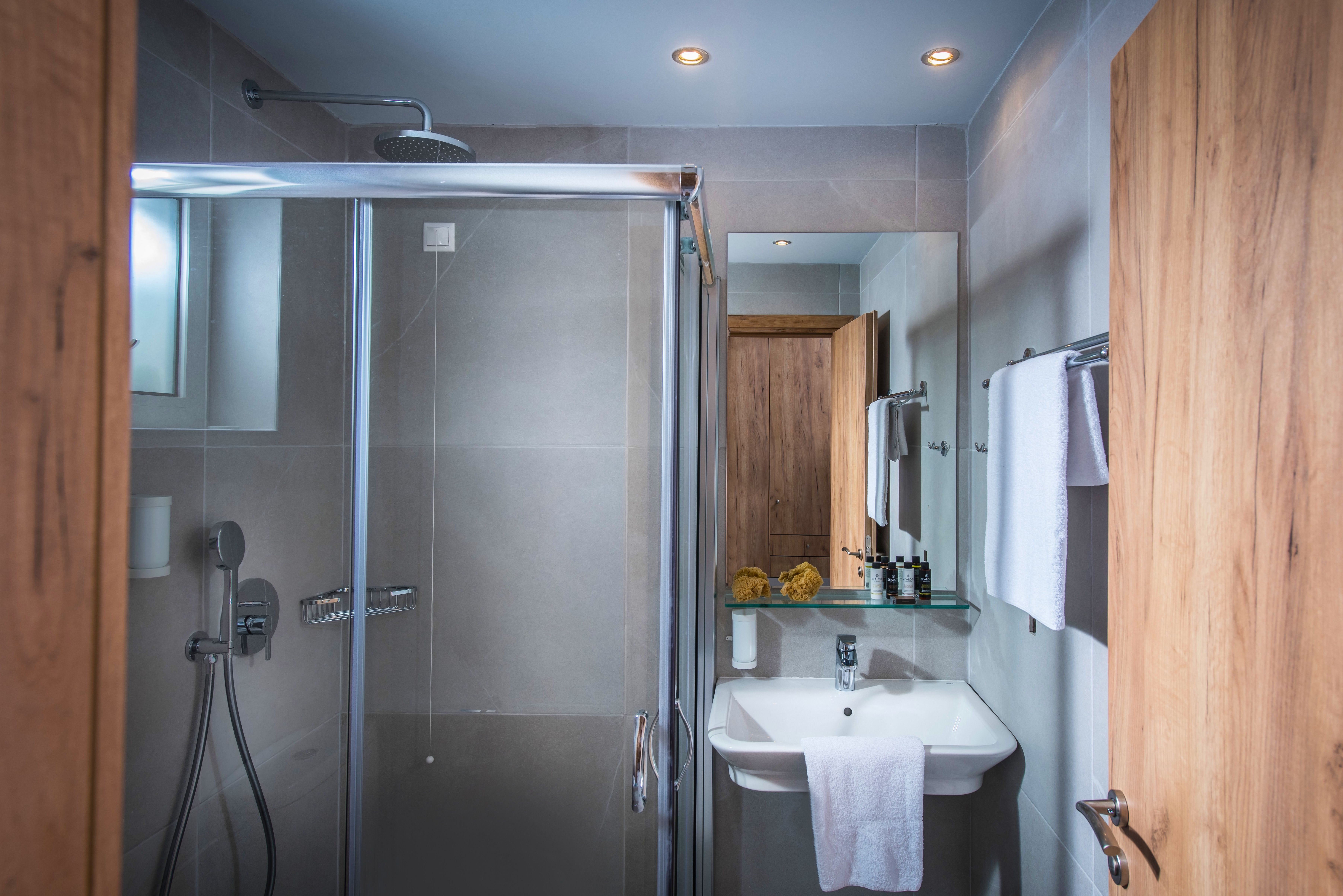 ROOM SUPERIOR GOLDEN WING SEA VIEW BALCONY OR TERRACE
