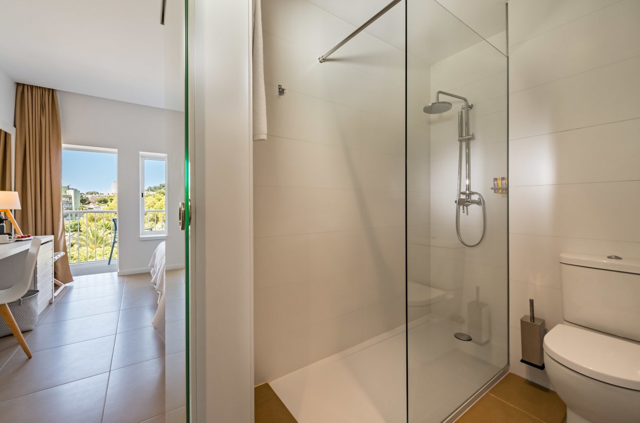 DOUBLE ROOM