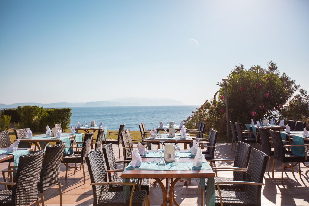 MAIN RESTAURANT