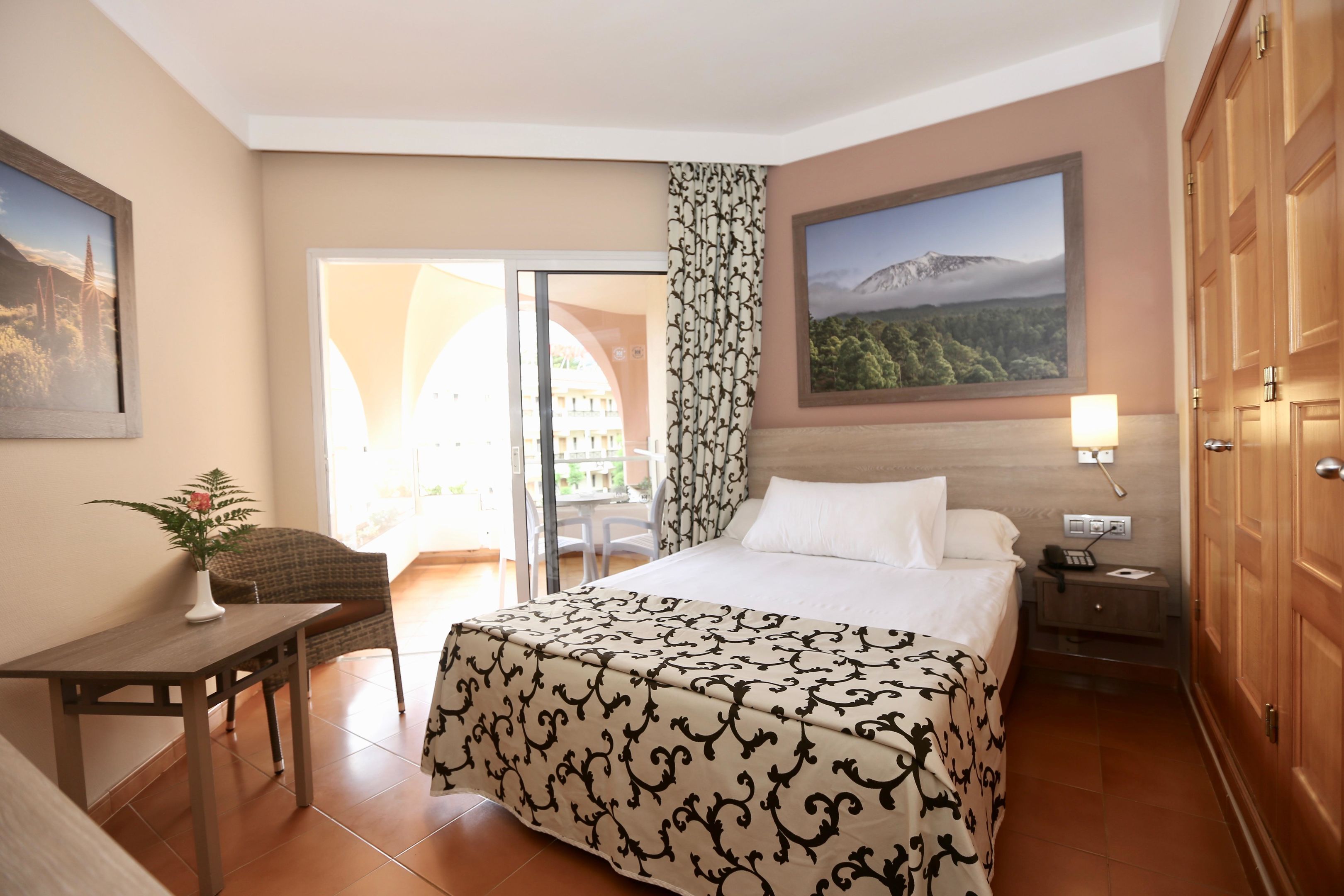 ECONOMY ROOM