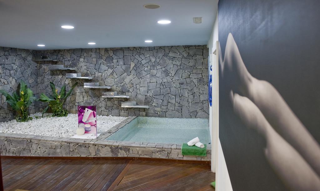 Piscină interioară