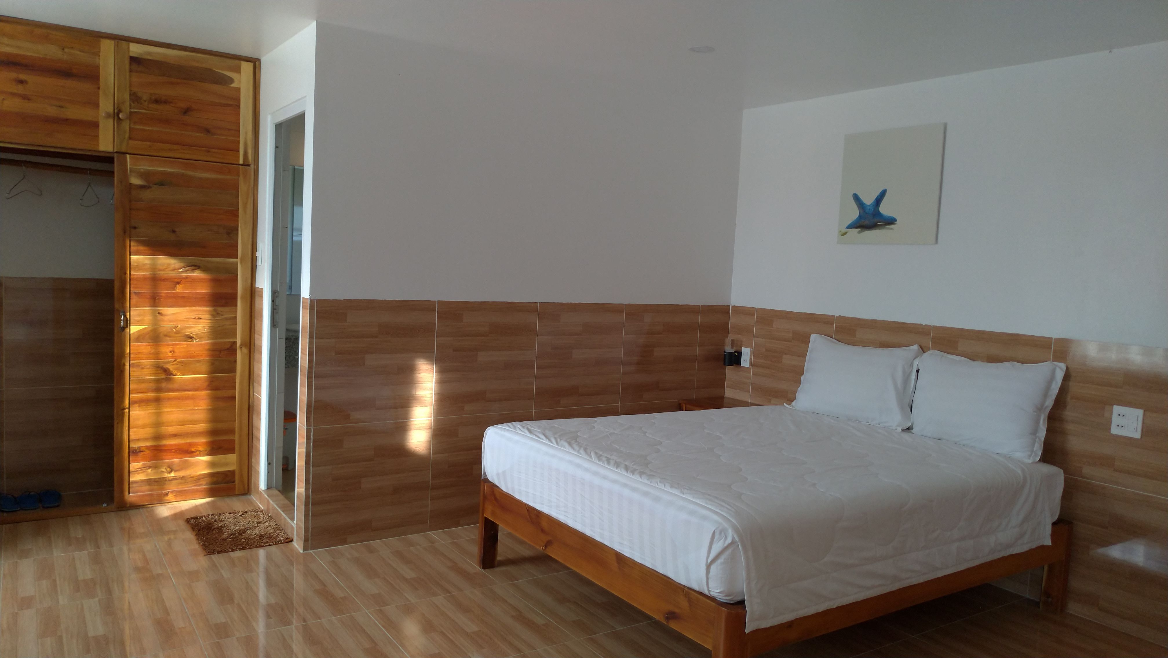 DOUBLE ROOM