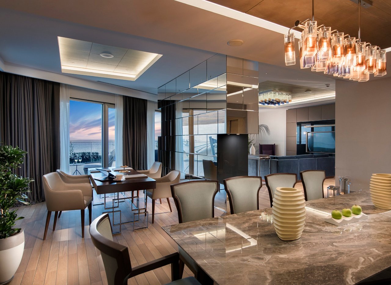 PRESIDENTAL SUITE (CLUB LOUNCH)