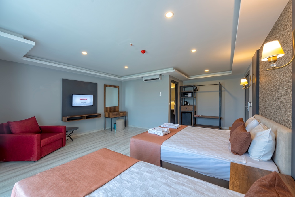 CORNER ROOM