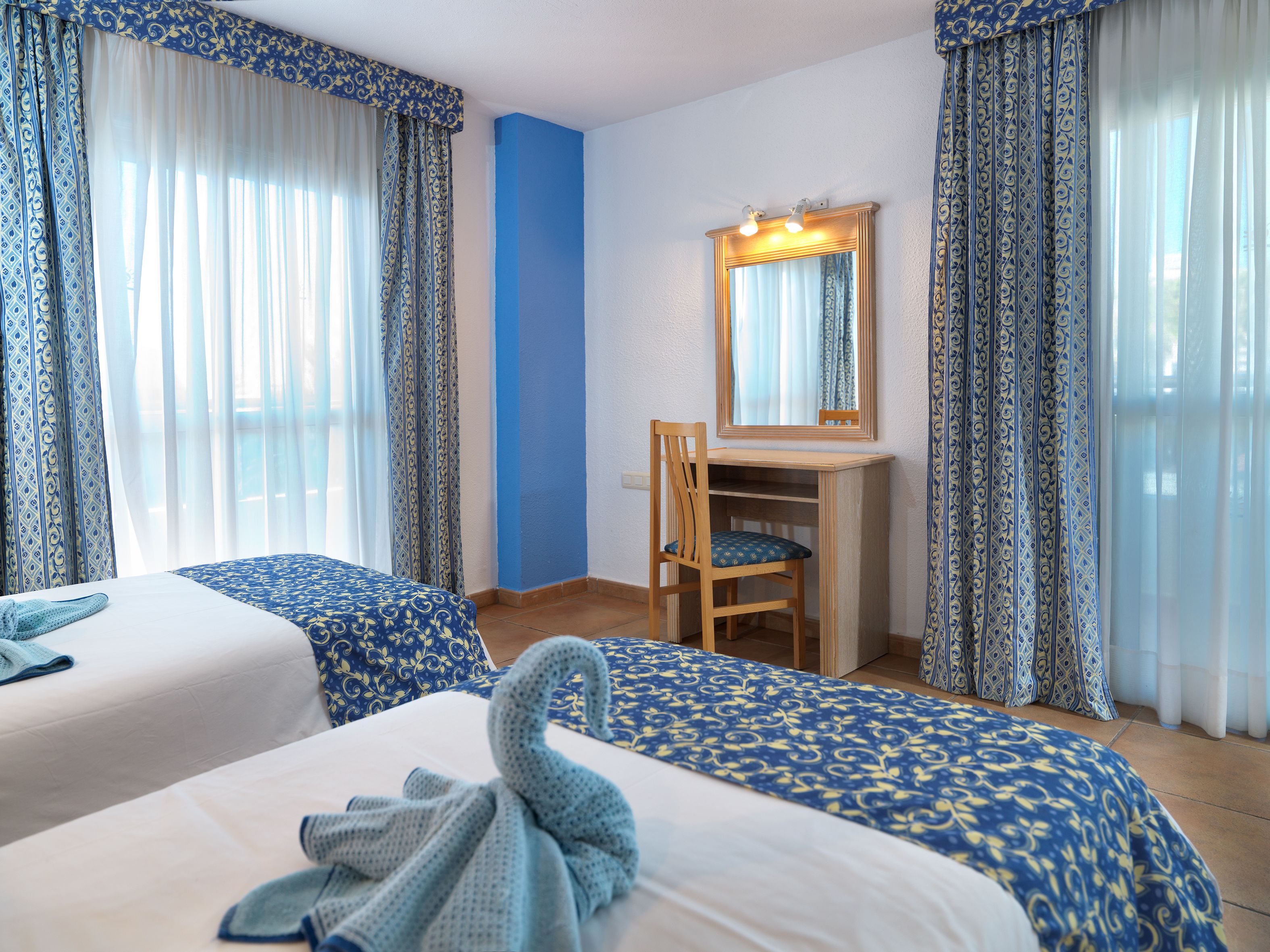 1 BEDROOM APARTMENT BALCONY OR TERRACE