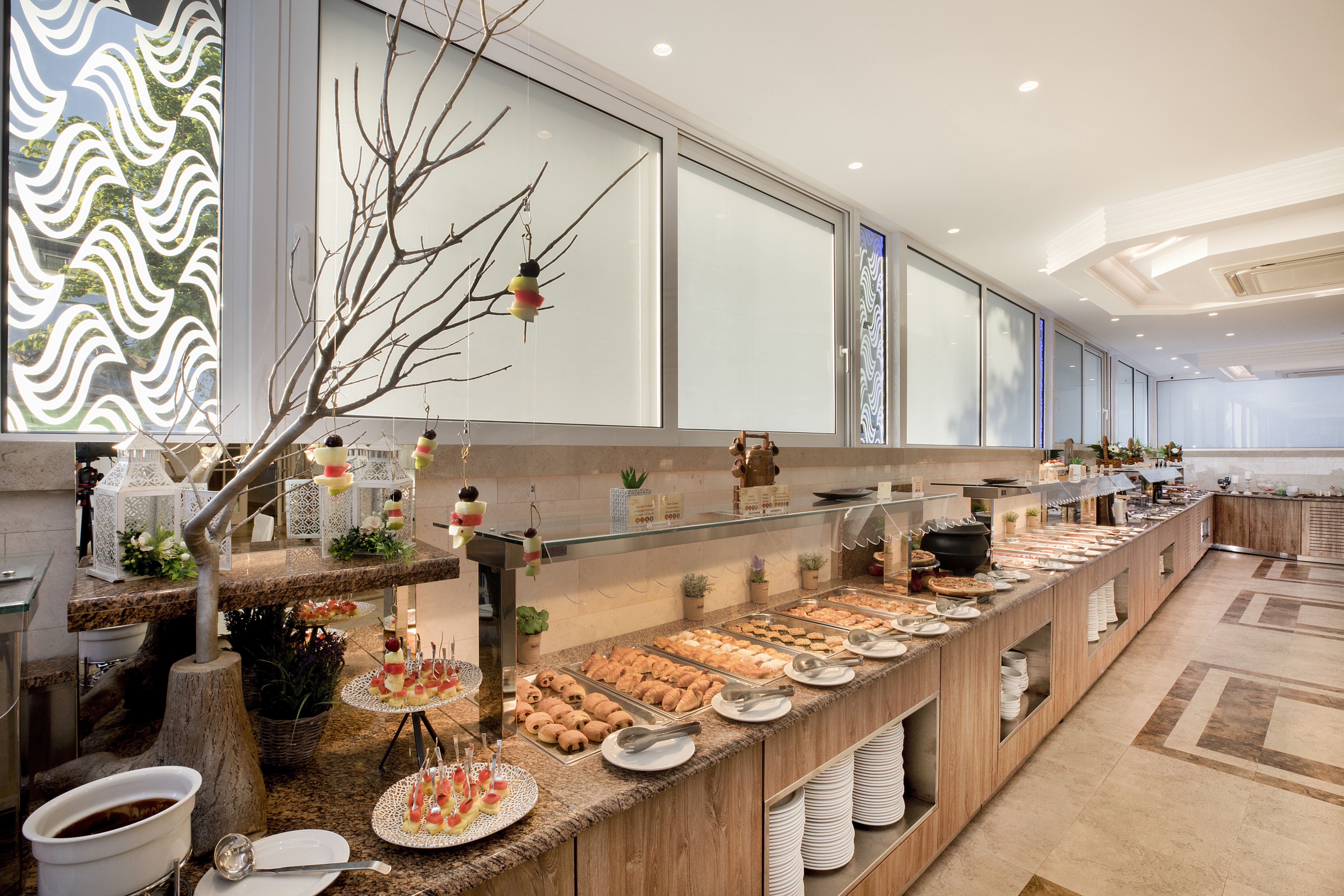 MAIN RESTAURANT 