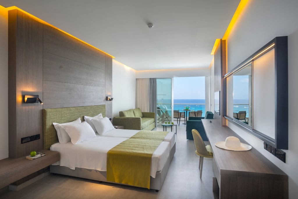 DELUXE FAMILYSUITE (SEAVIEW, BALCONY)