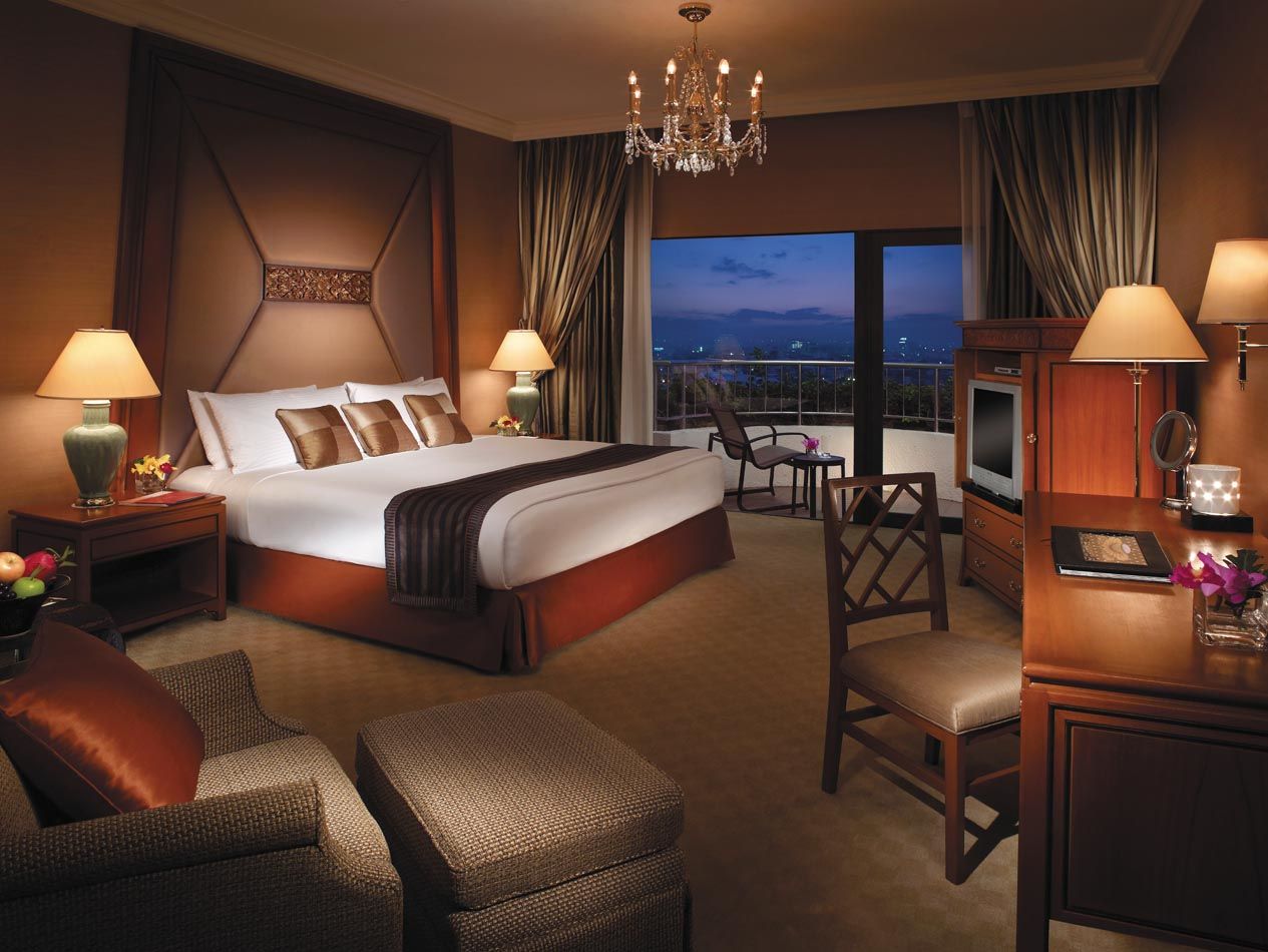 Krungthep Deluxe Suite Room