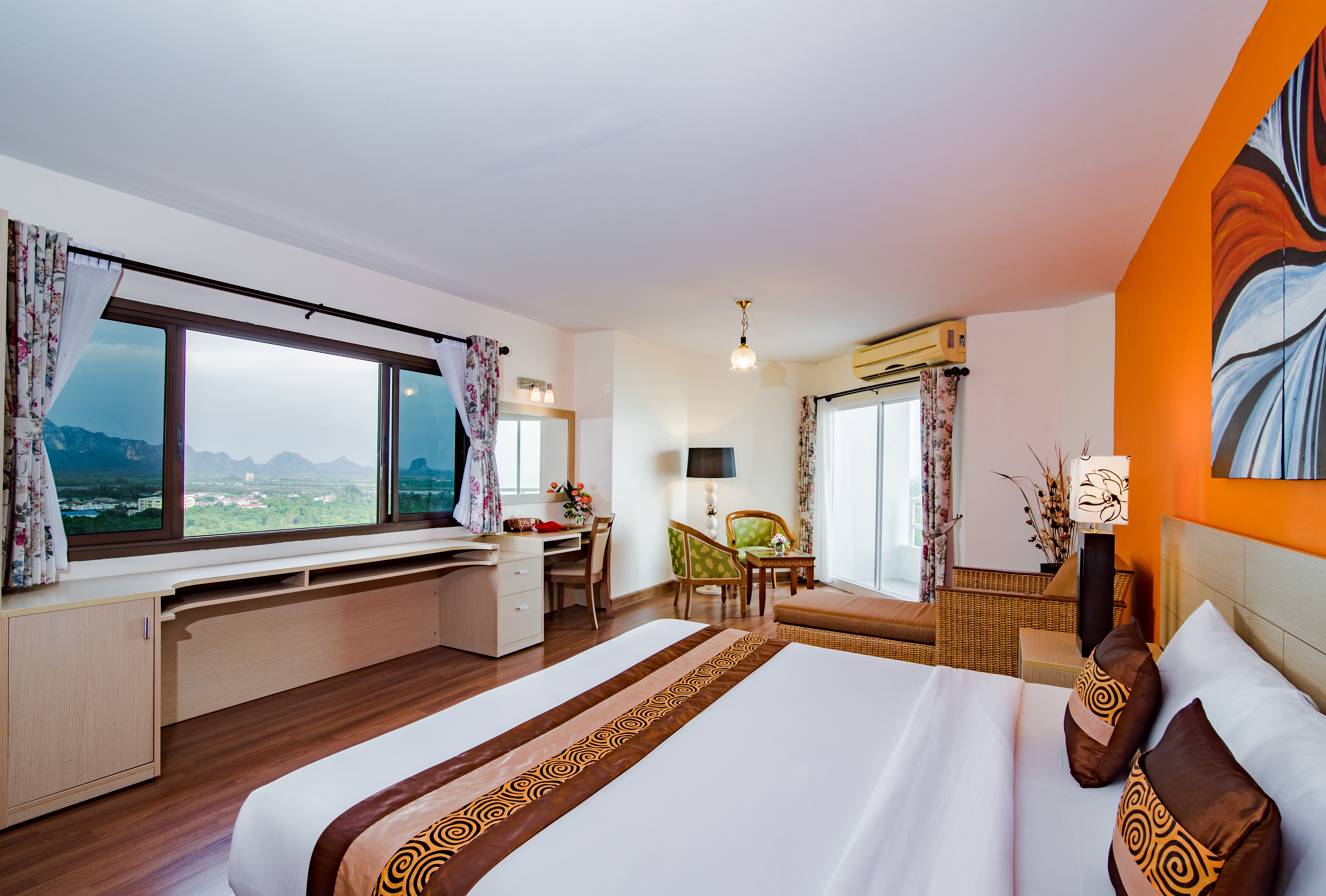 Golden Premier Two View Suite