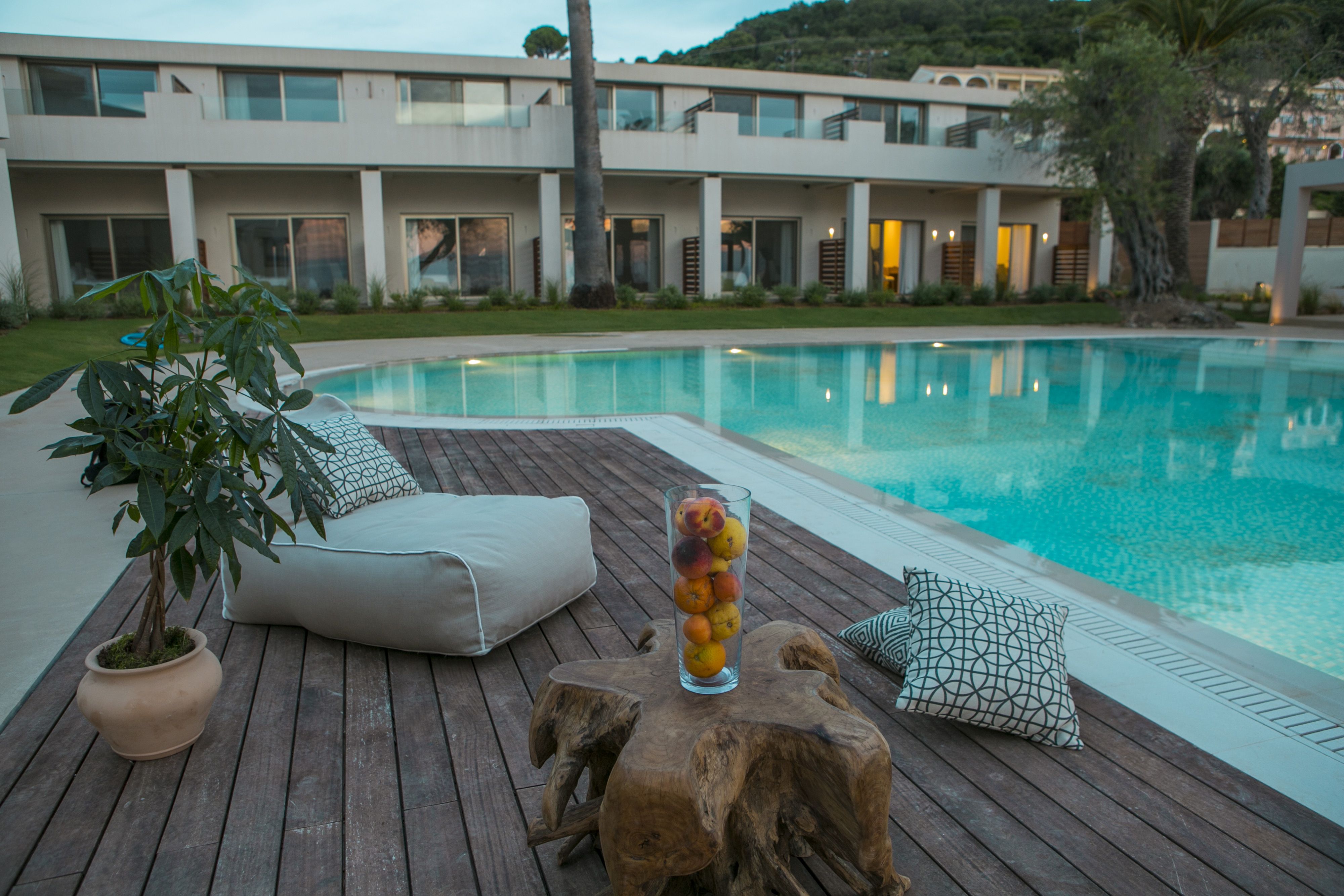 Verde Pool Bar
