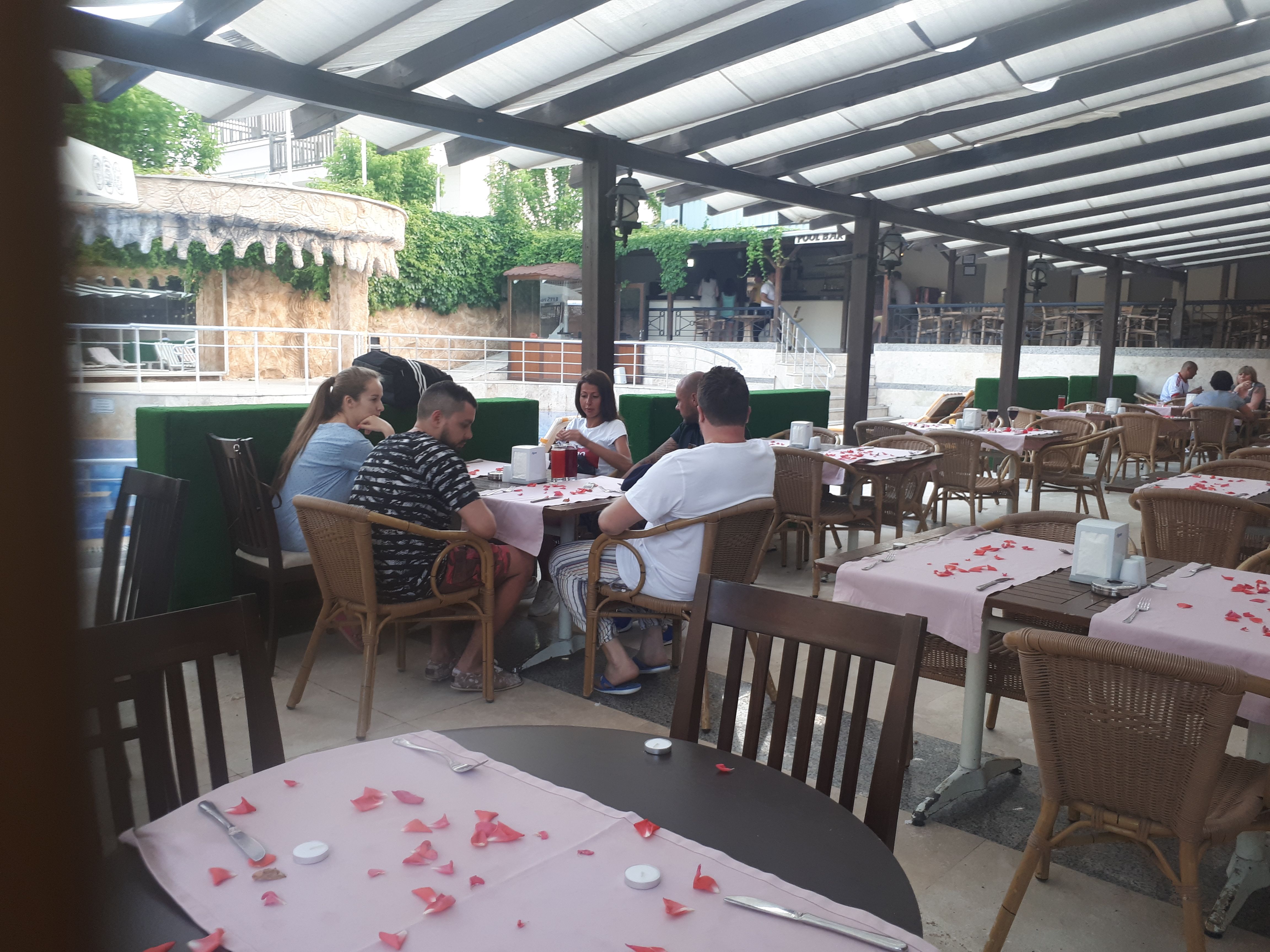 MAIN RESTAURANT