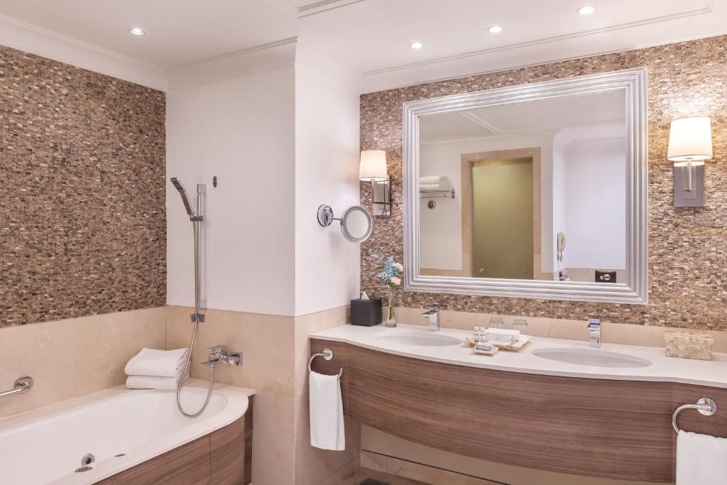 Premium Garden Terrace Suite