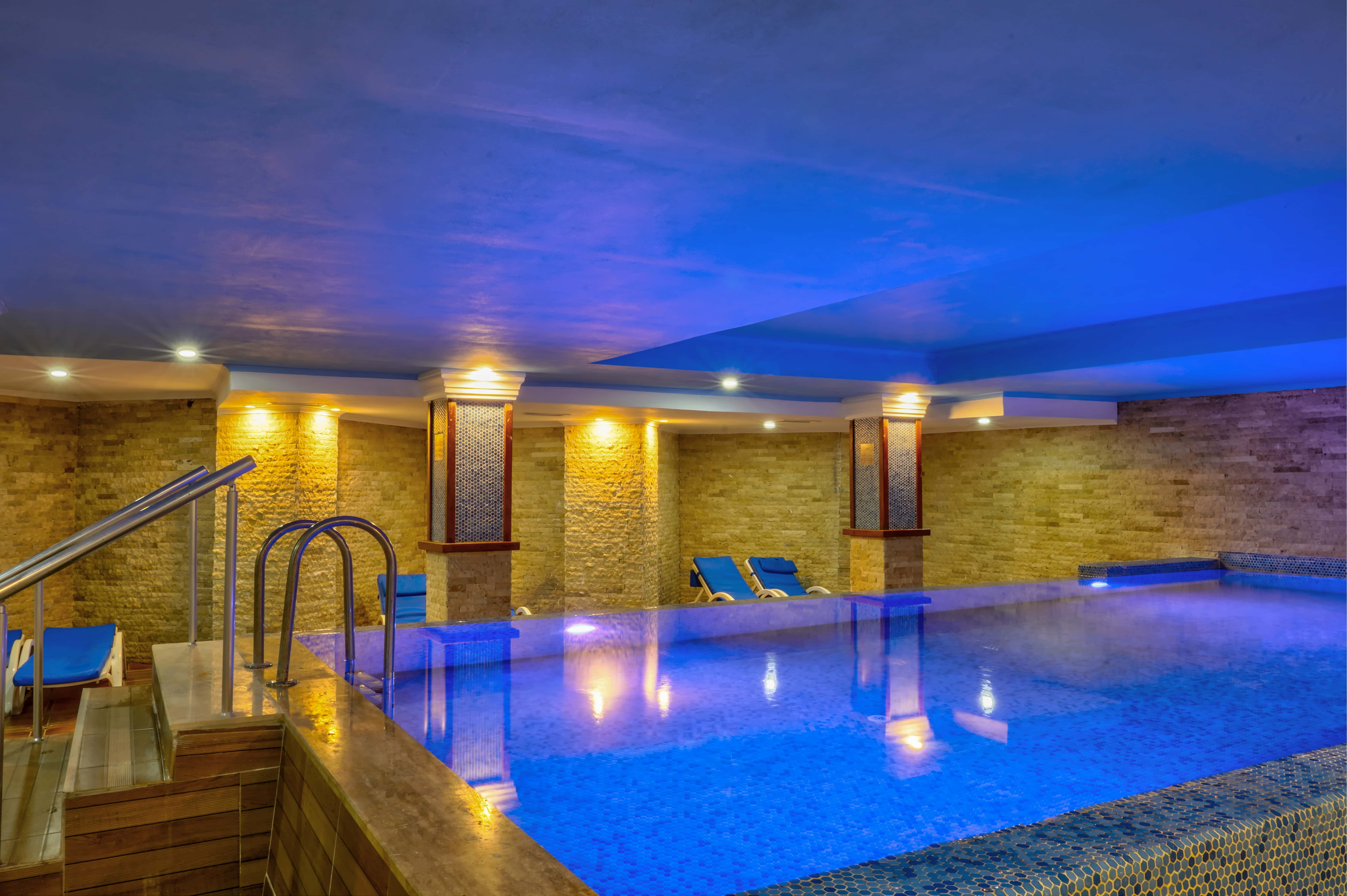 Piscină interioară