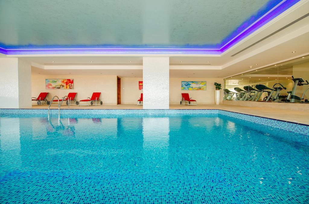 Piscină interioară
