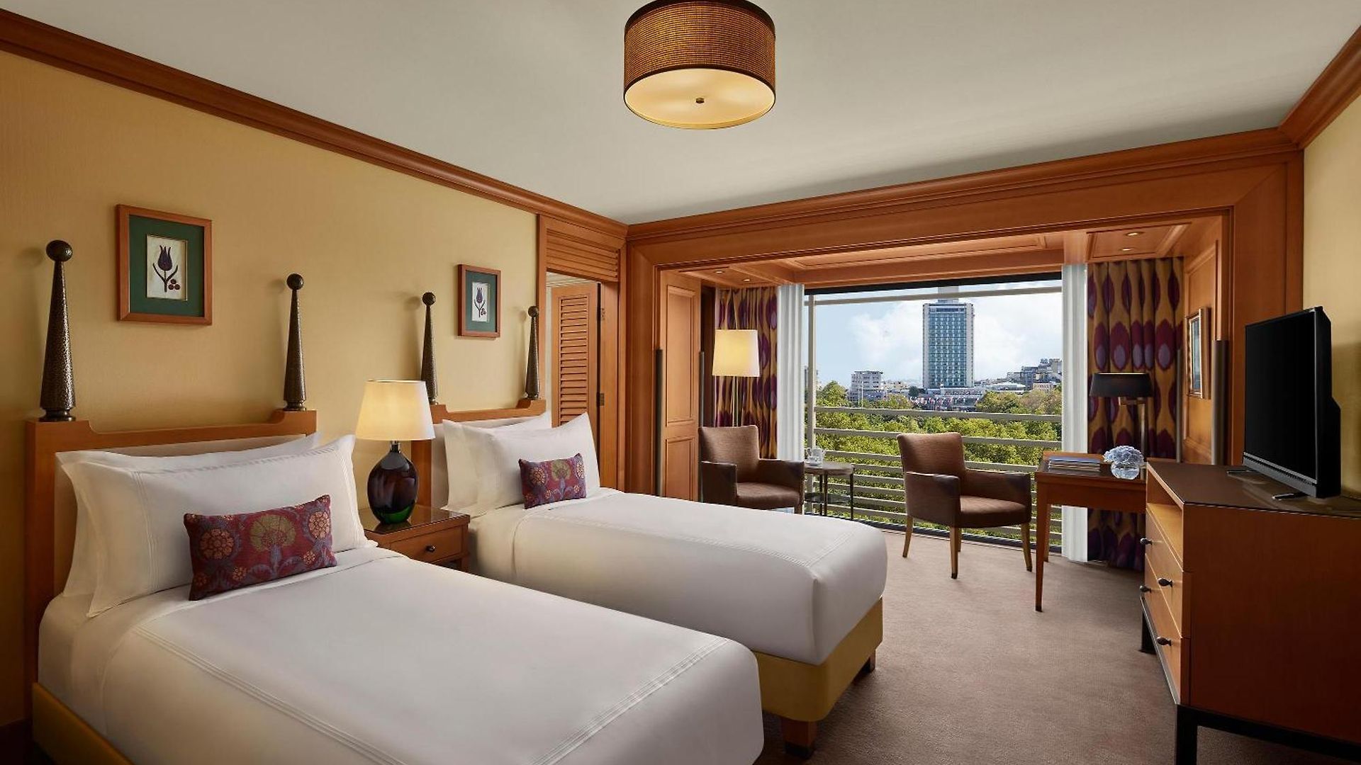 DELUXE ROOM CITY VIEW