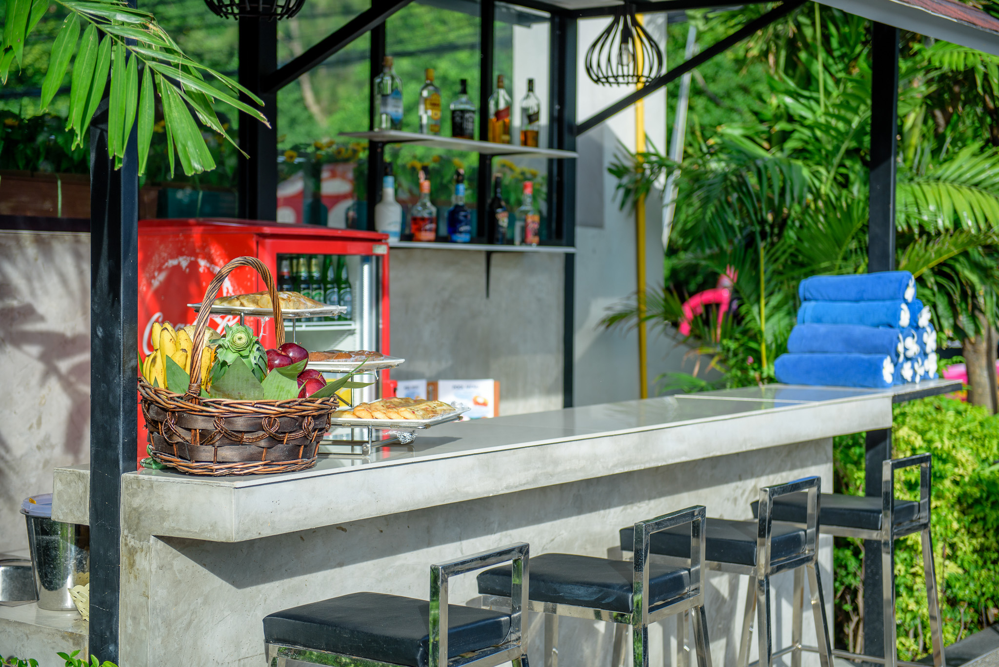 Pool Bar