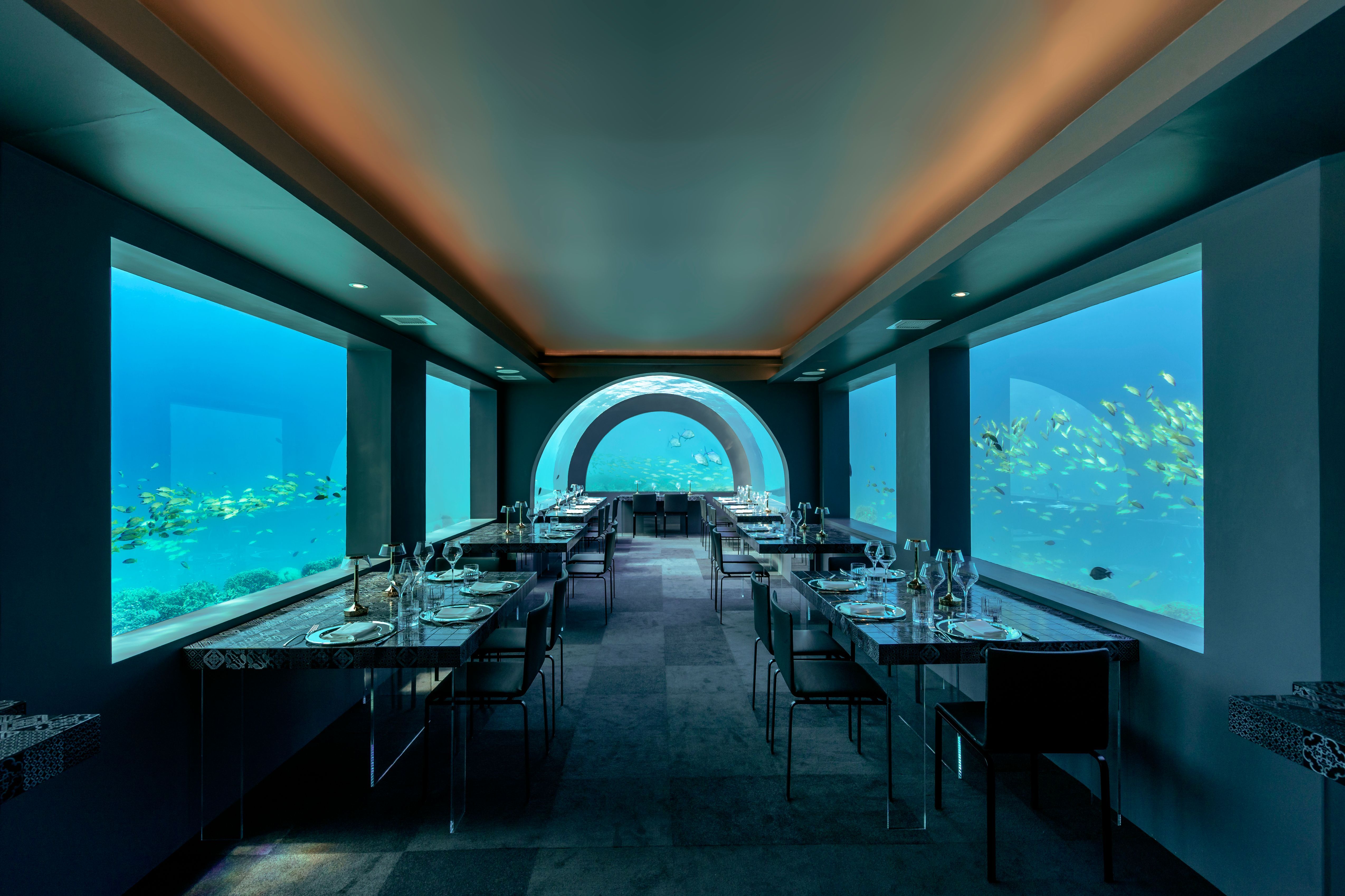 H2O (underwater restaurant)