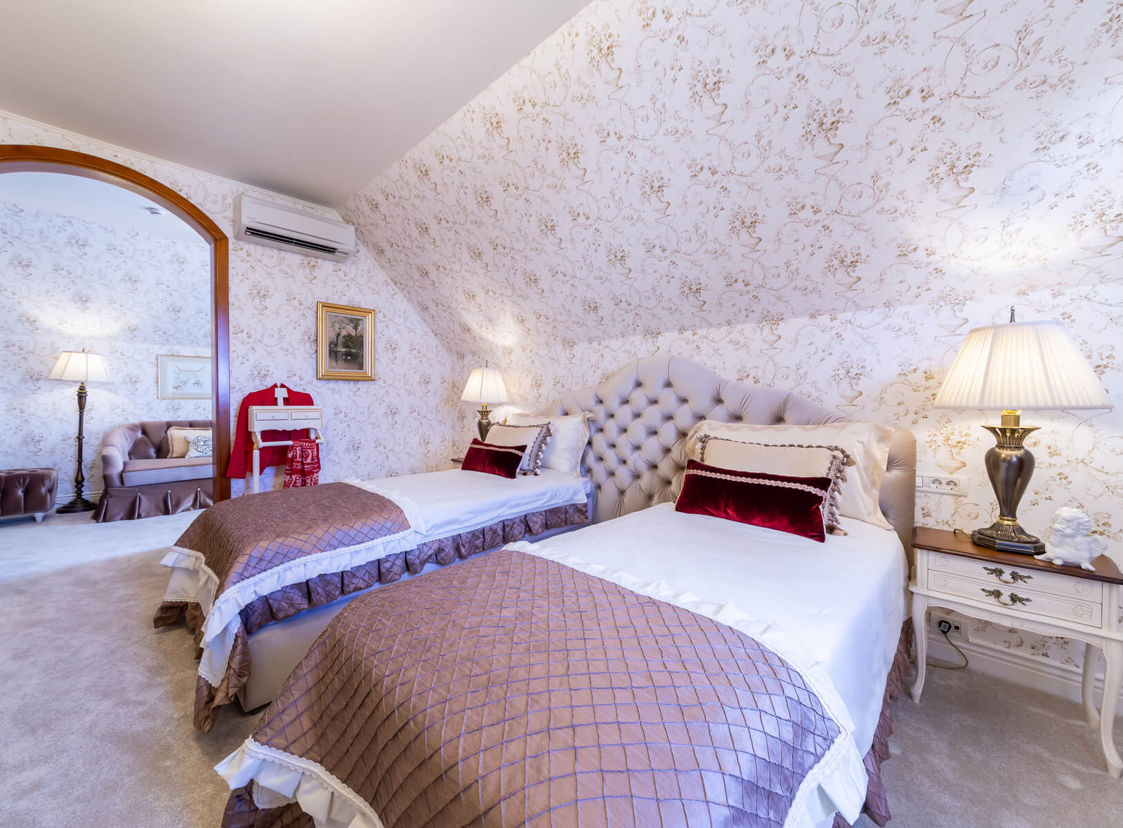 Deluxe Chic Room with Parliament View 