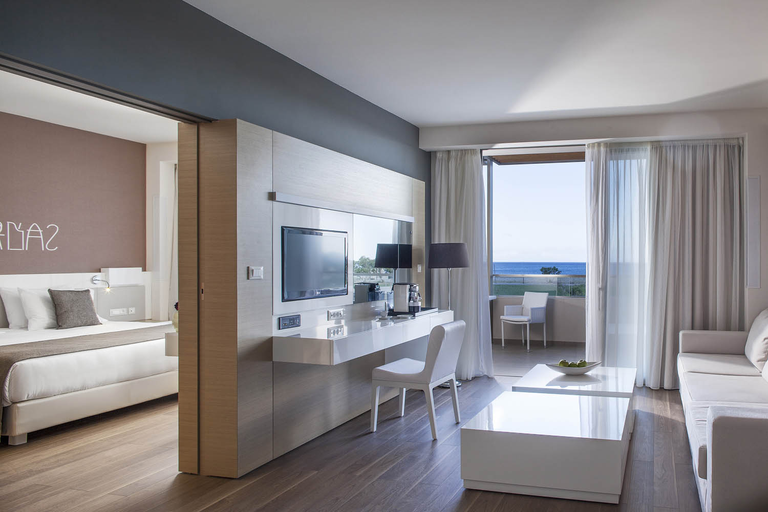 DELUXE SUITE