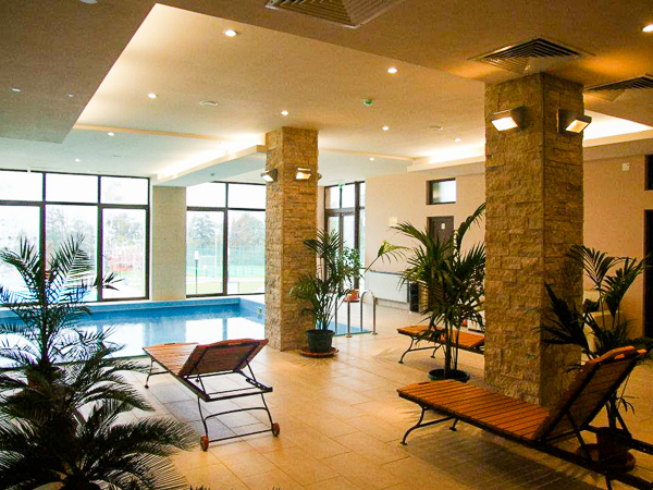 Danesti, Hotel Secret Garden, piscina interioara.jpg