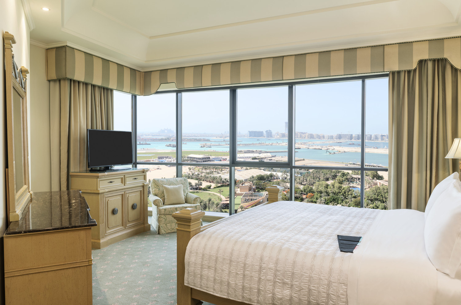 Royal Club Tower Suite