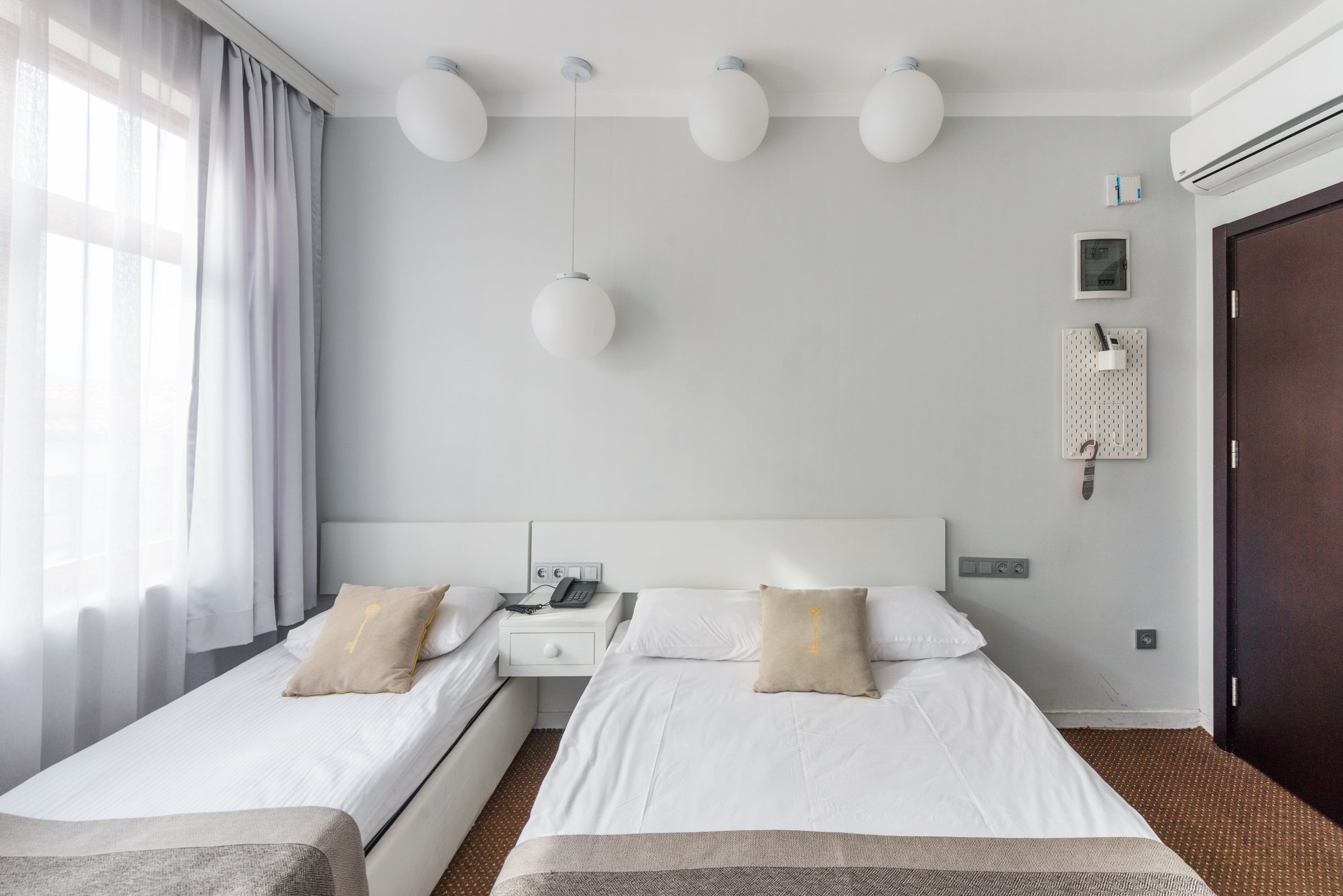 ECONOMY ROOM 
