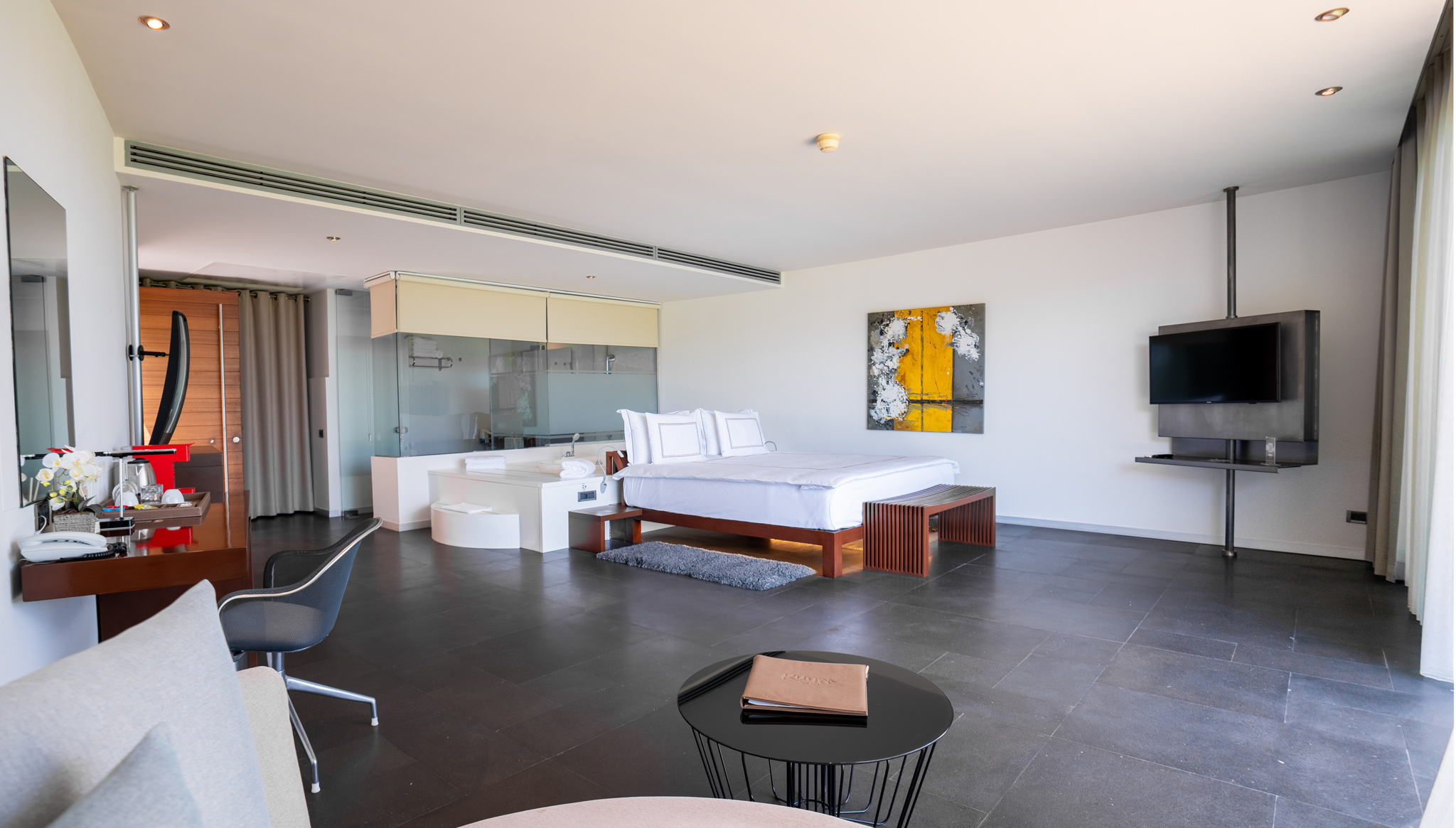 EXECUTIVE ROOM