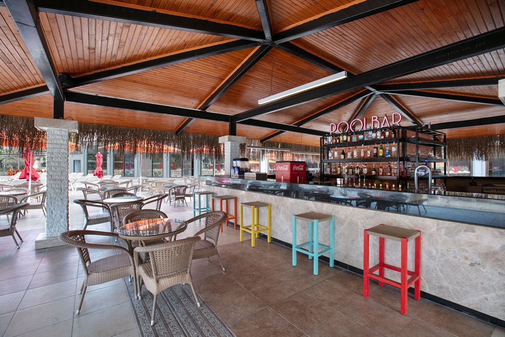 Pool Bar