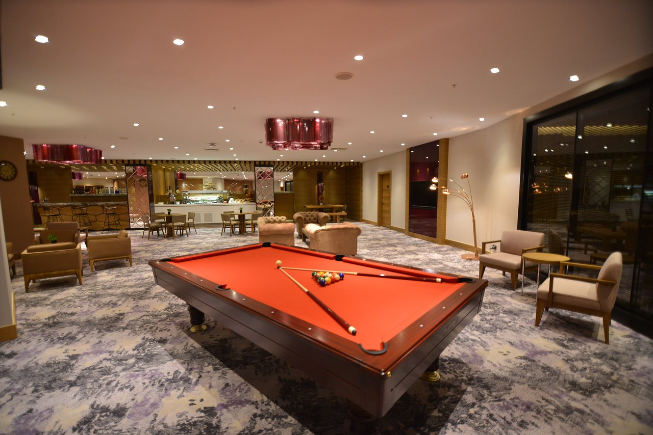 EXECUTIVE LOUNGE