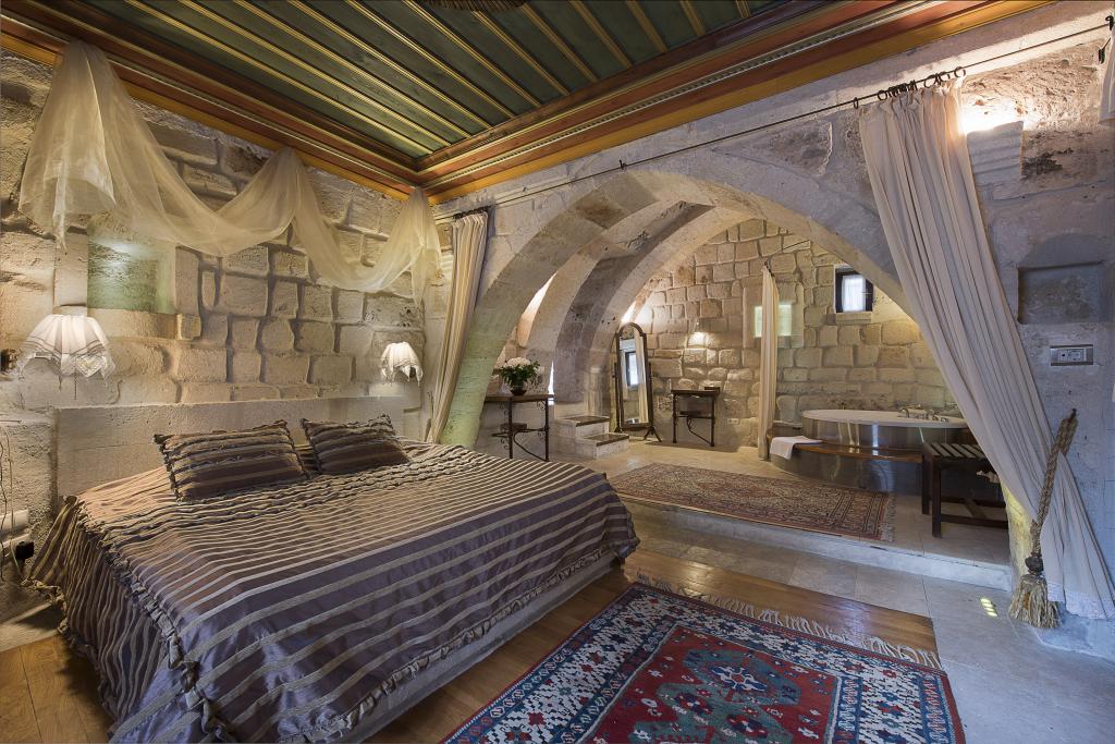 KING CAVE SUTE ROOM