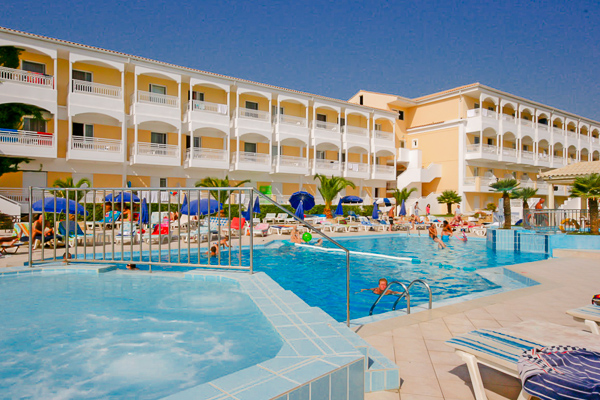 Zakynthos, Hotel Poseidon Beach, piscina exterioara.jpg
