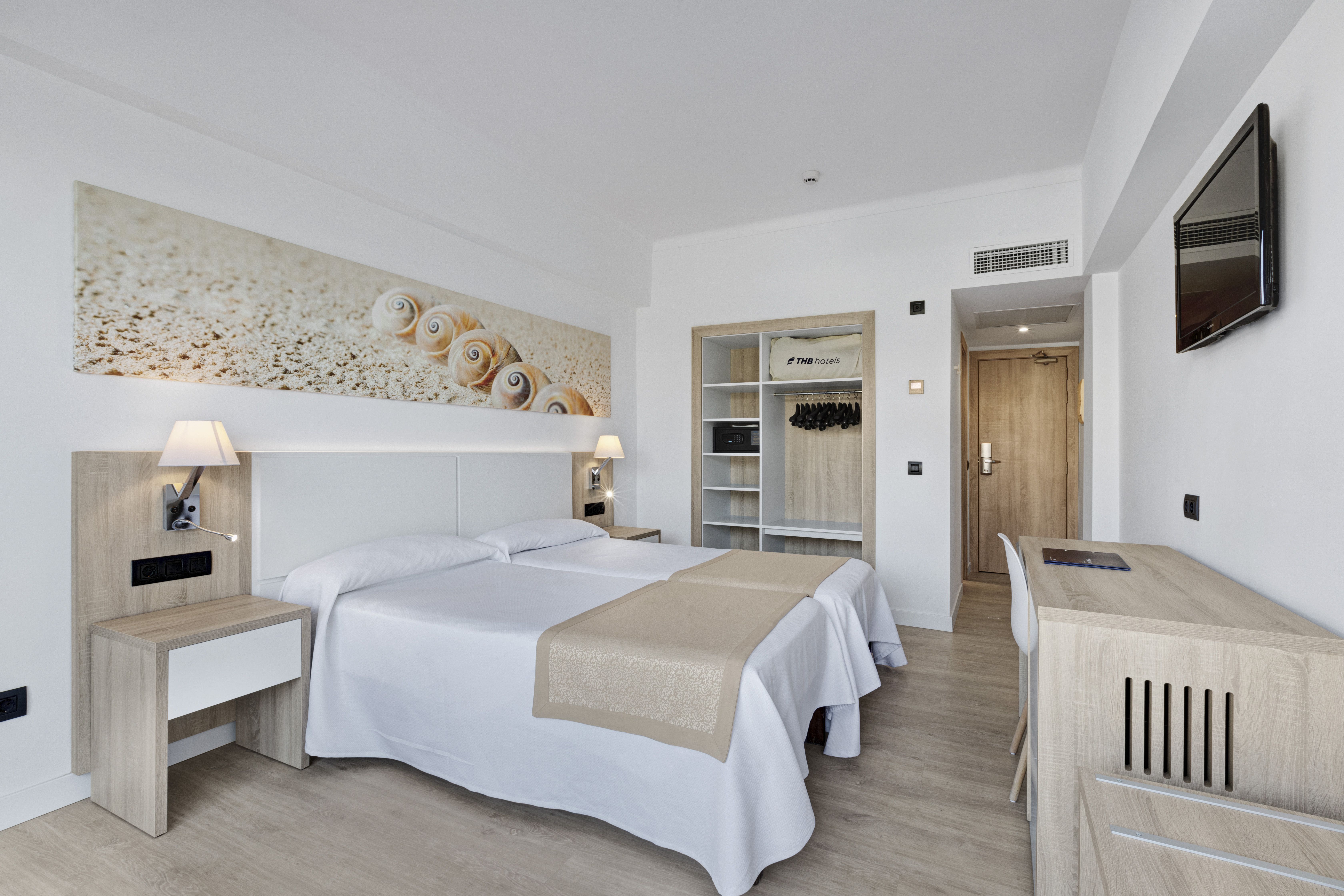 Room Standard Double StreetView Balcony 