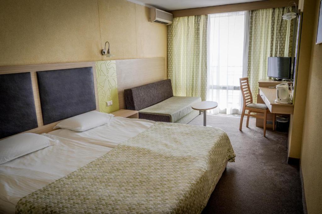 STANDARD ROOM (SEAVIEW, BALCONY OR TERRACE)