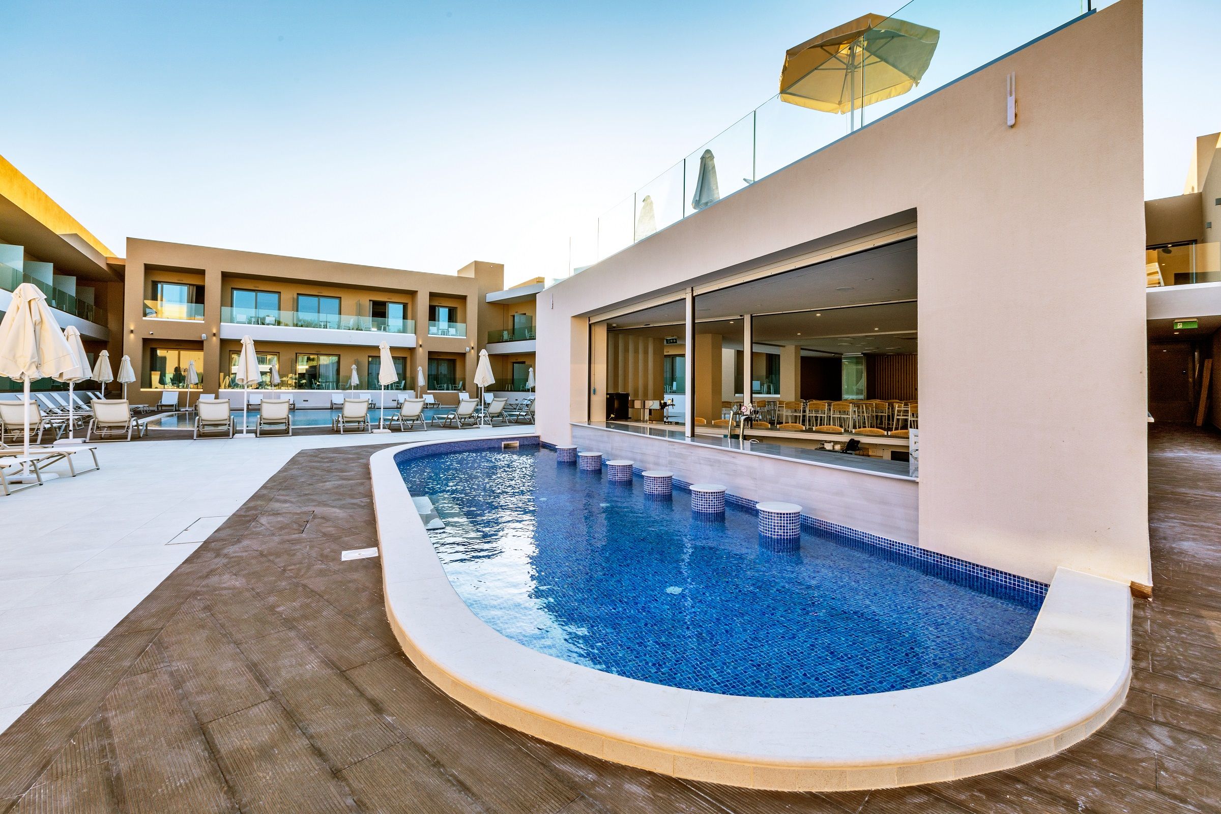 POOL BAR