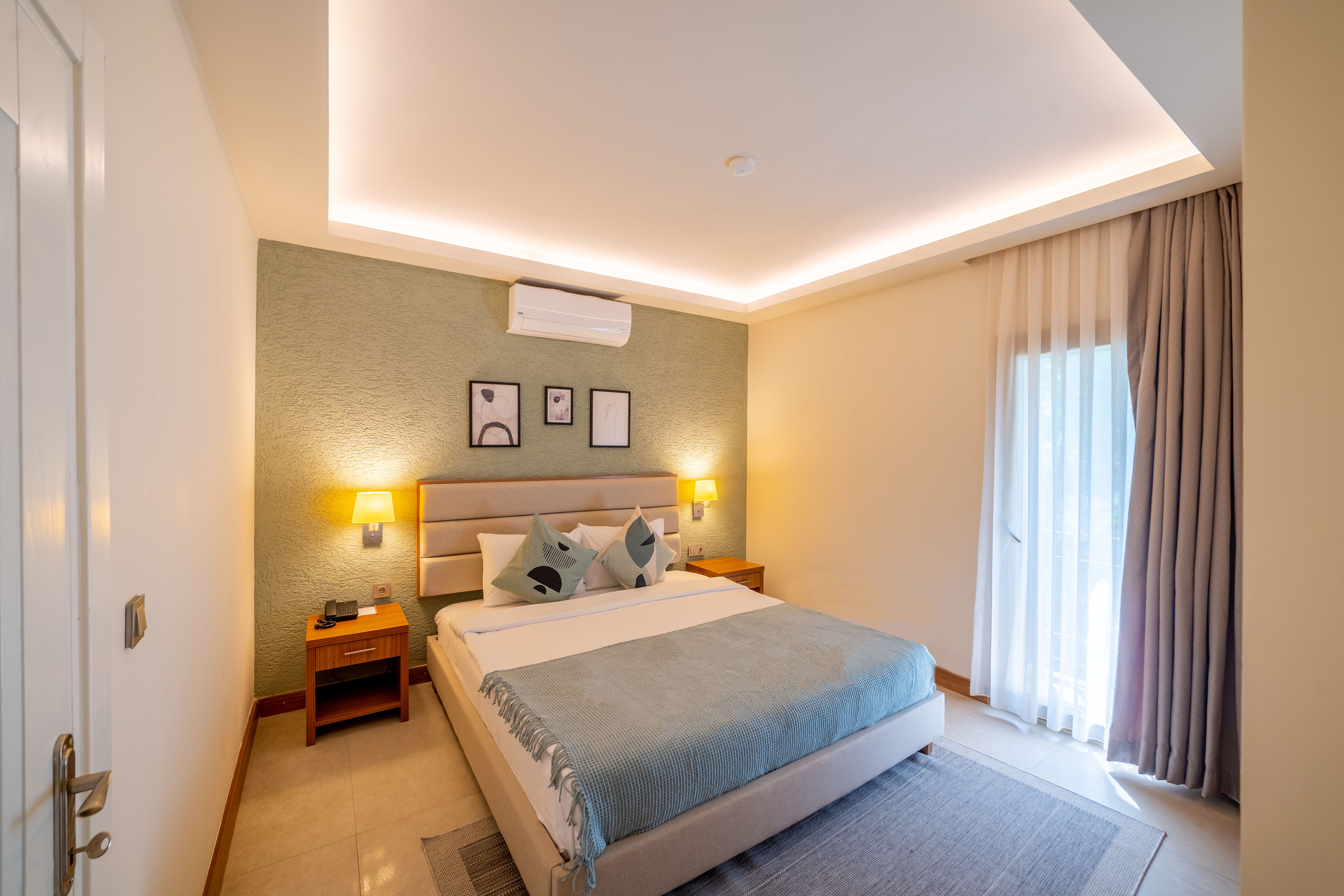 Luxury Suit Room