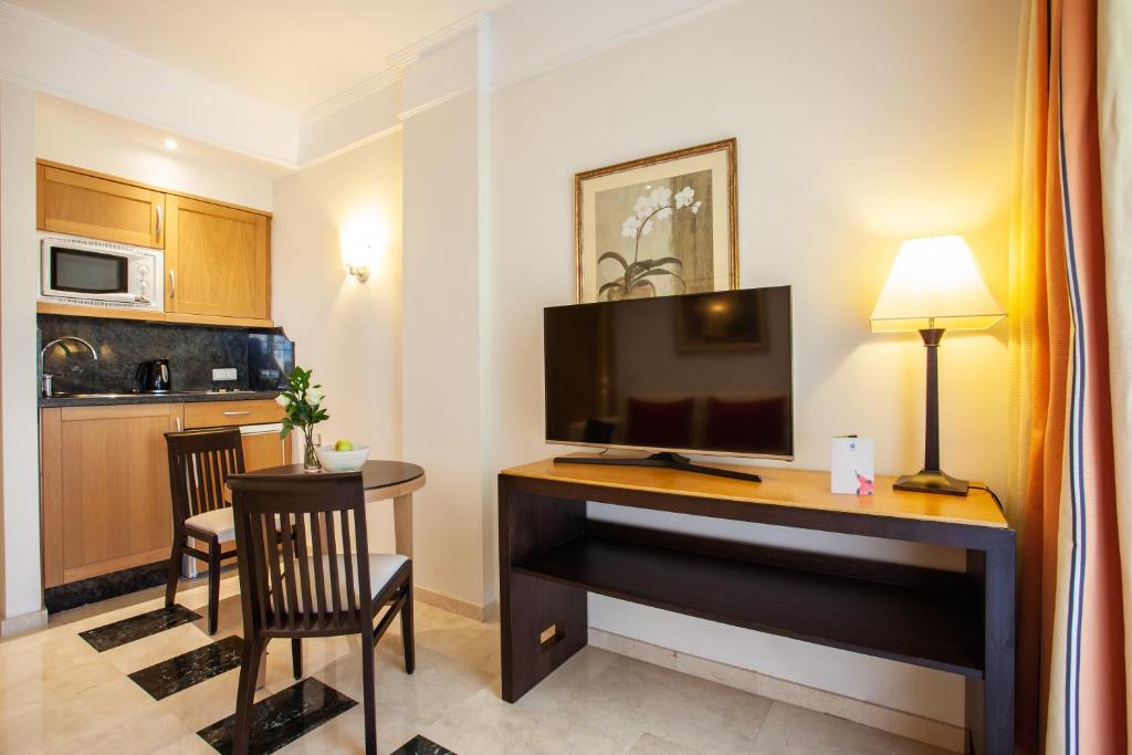 JUNIOR SUITE STANDARD POOL VIEW