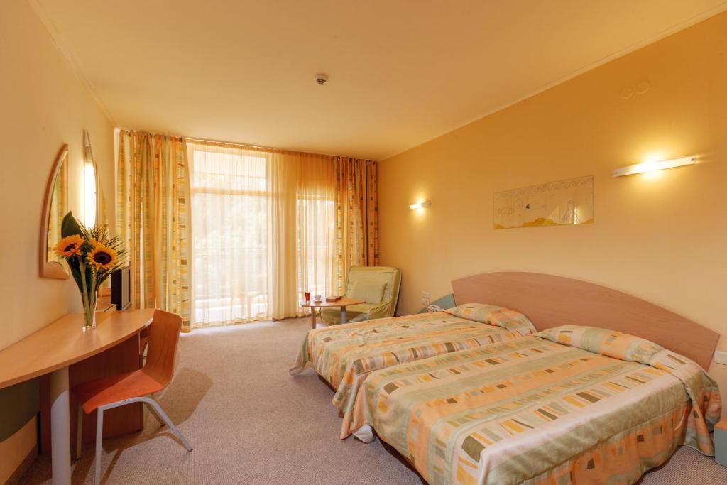 Twin Standard Room (Balcony)