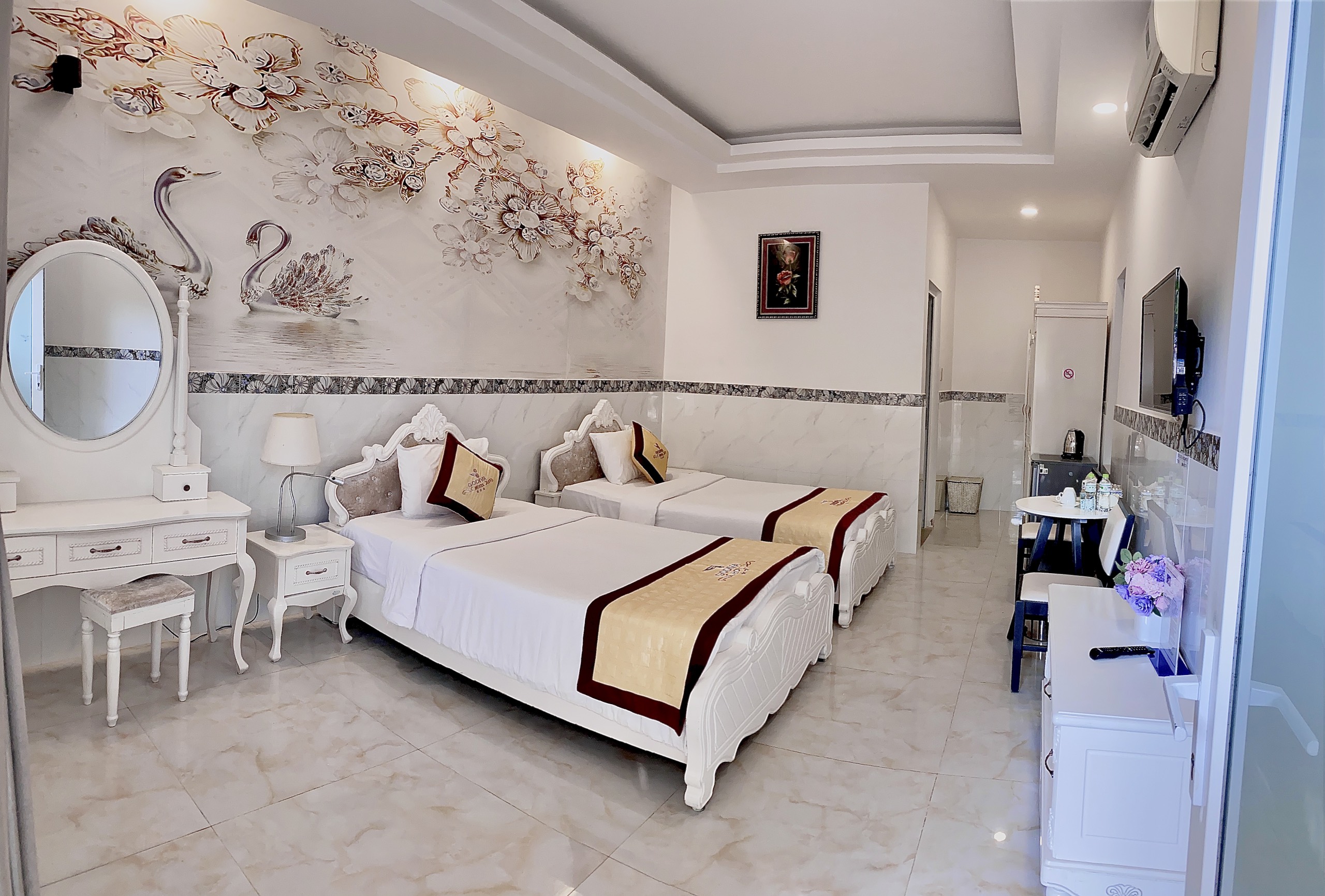 TWIN ROOM WITH BALCONY