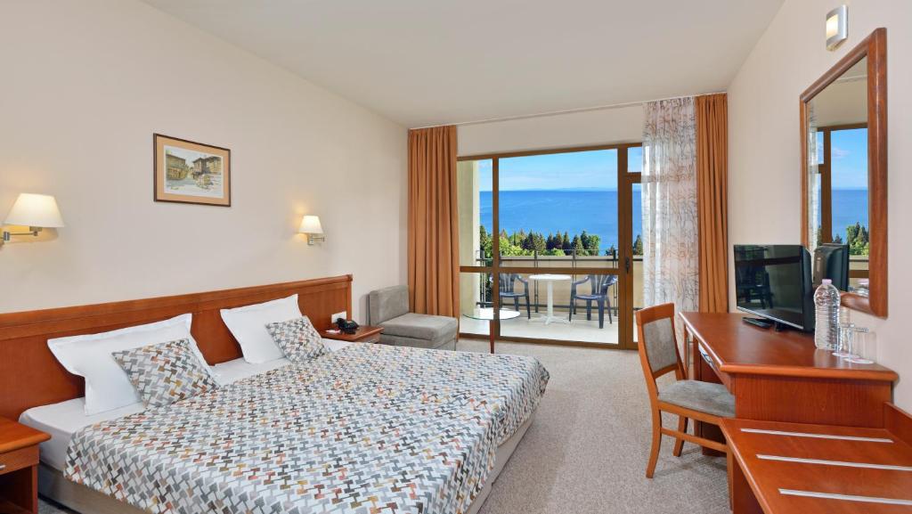 FAMILY ROOM SEA VIEW