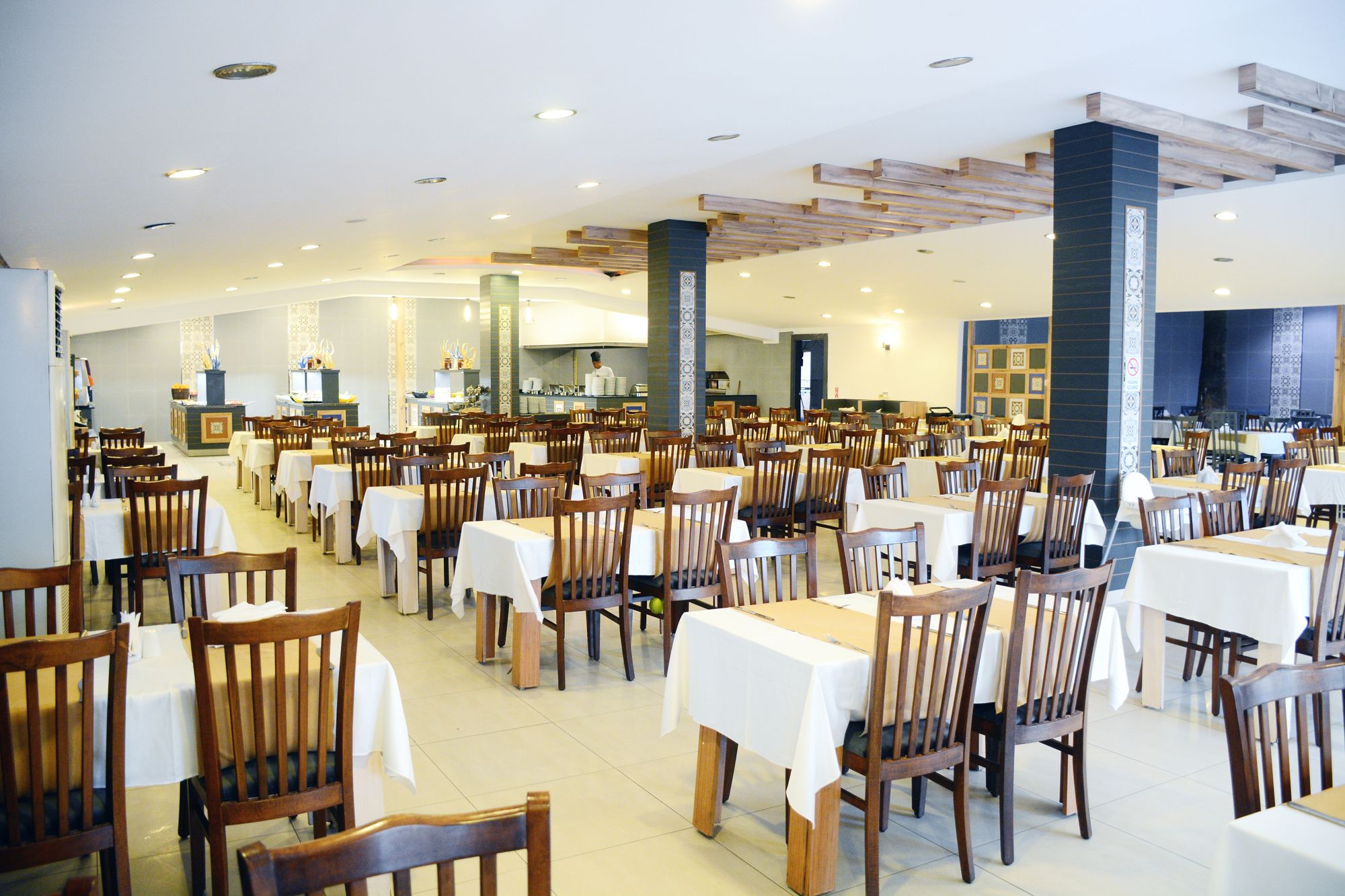 MAIN RESTAURANT