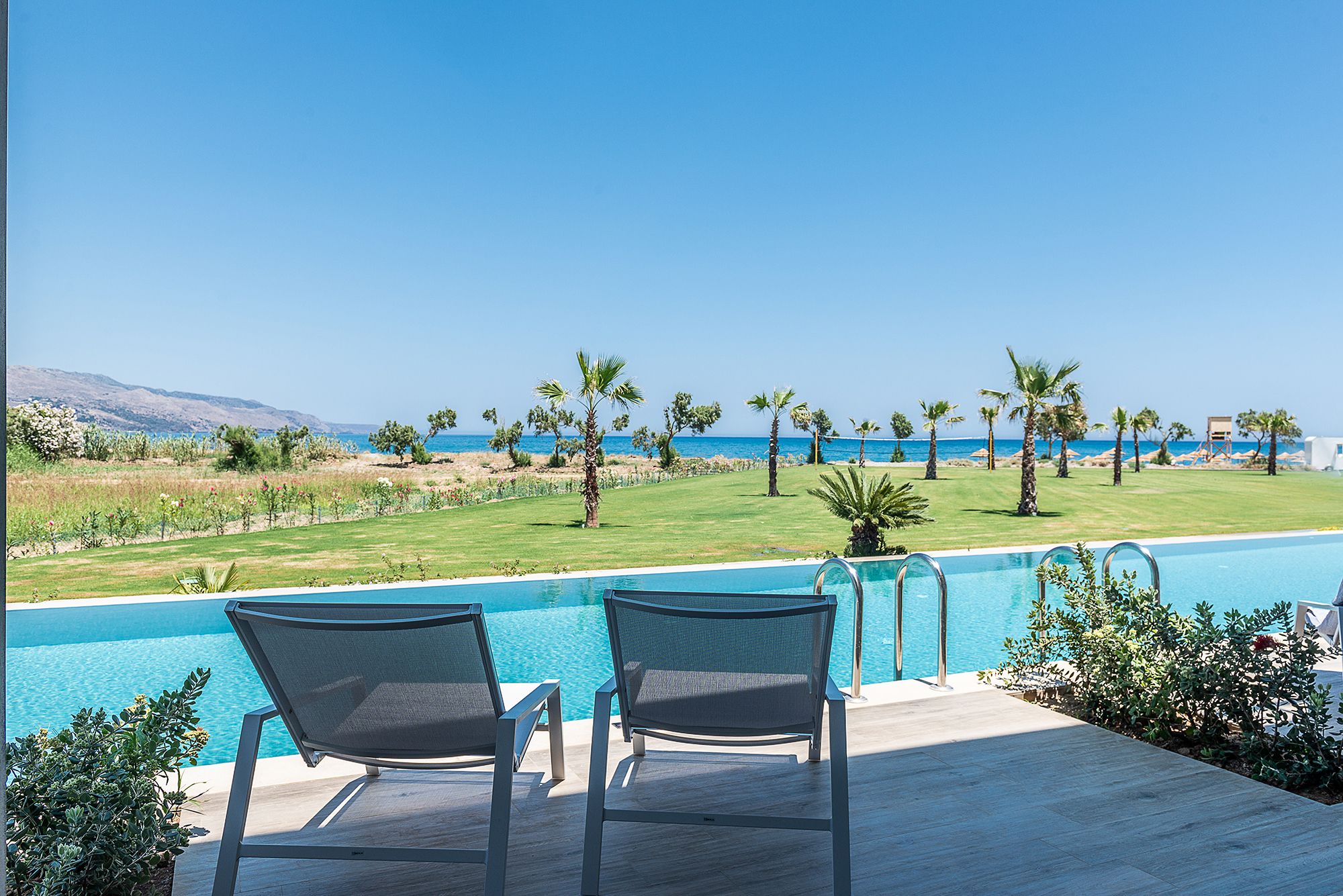 CLASSIC ROOM SIDE SEA VIEW SHARING POOL