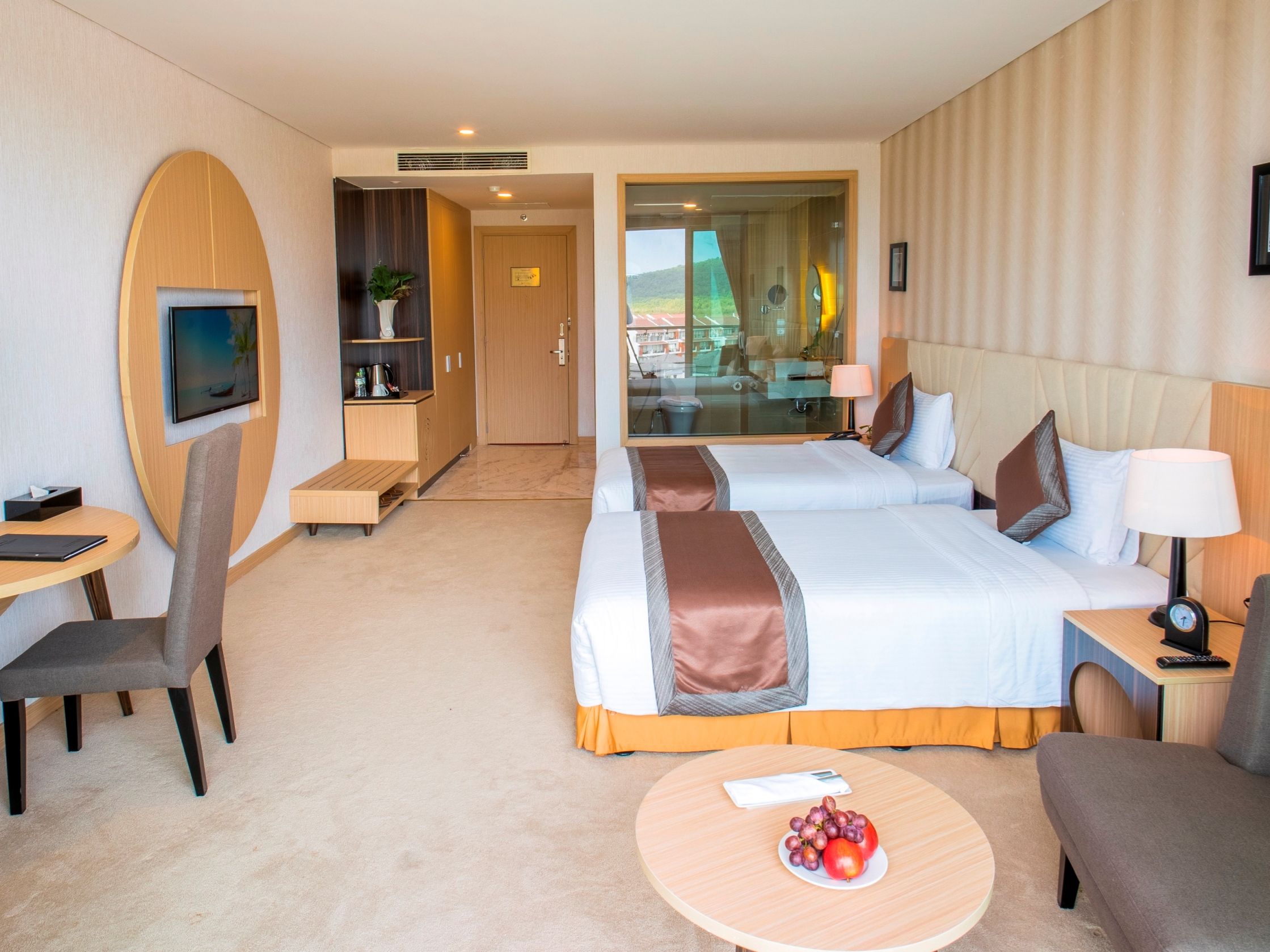 DELUXE TWIN WITH BALCONY