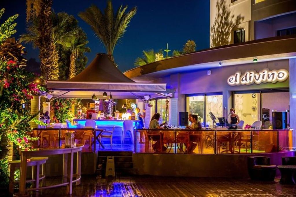 Pool Bar